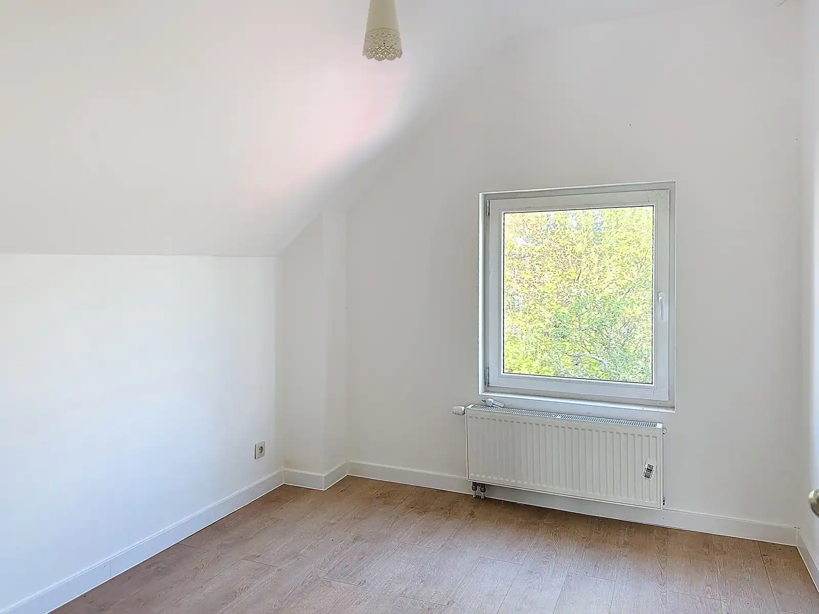 Gerenoveerde half open bebouwing met vlotte verbinding naar A12 foto 6