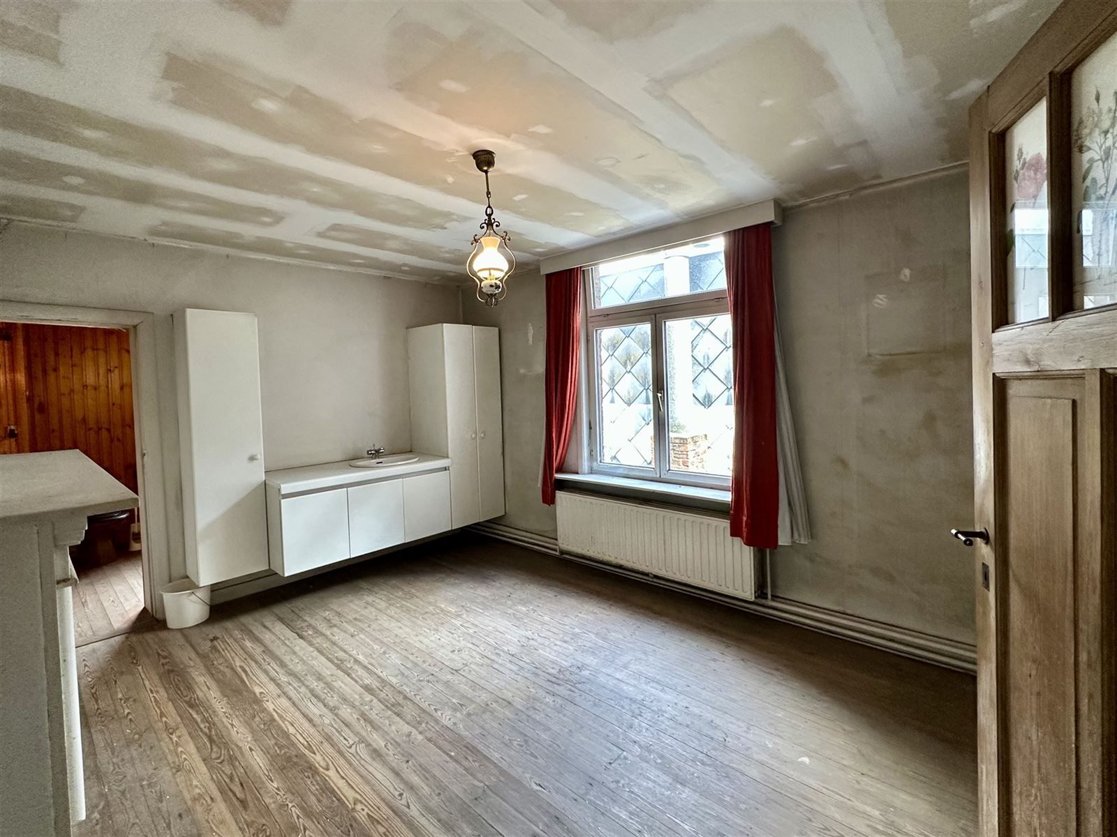 karaktervolle woning met handelsruimte in hartje Zottegem! foto 7
