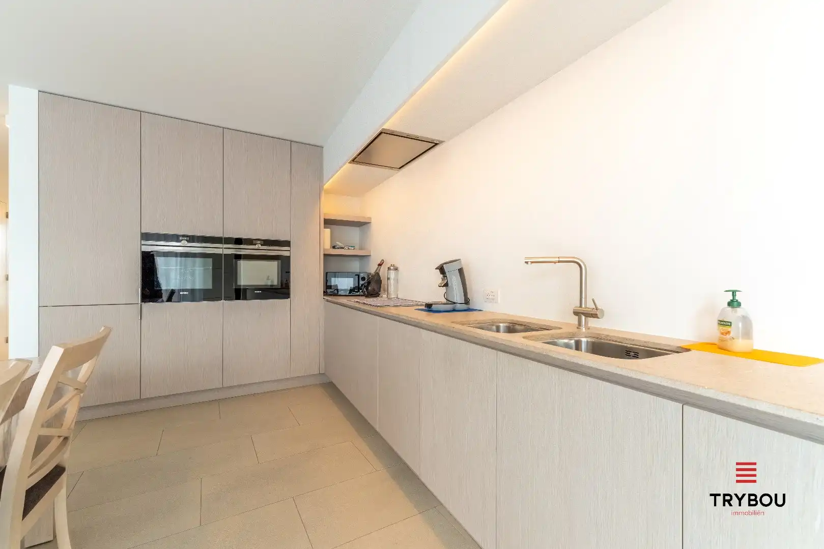 Appartement met 2 slaapkamers, garage en 2 staanplaatsen in Houthulst! foto 8