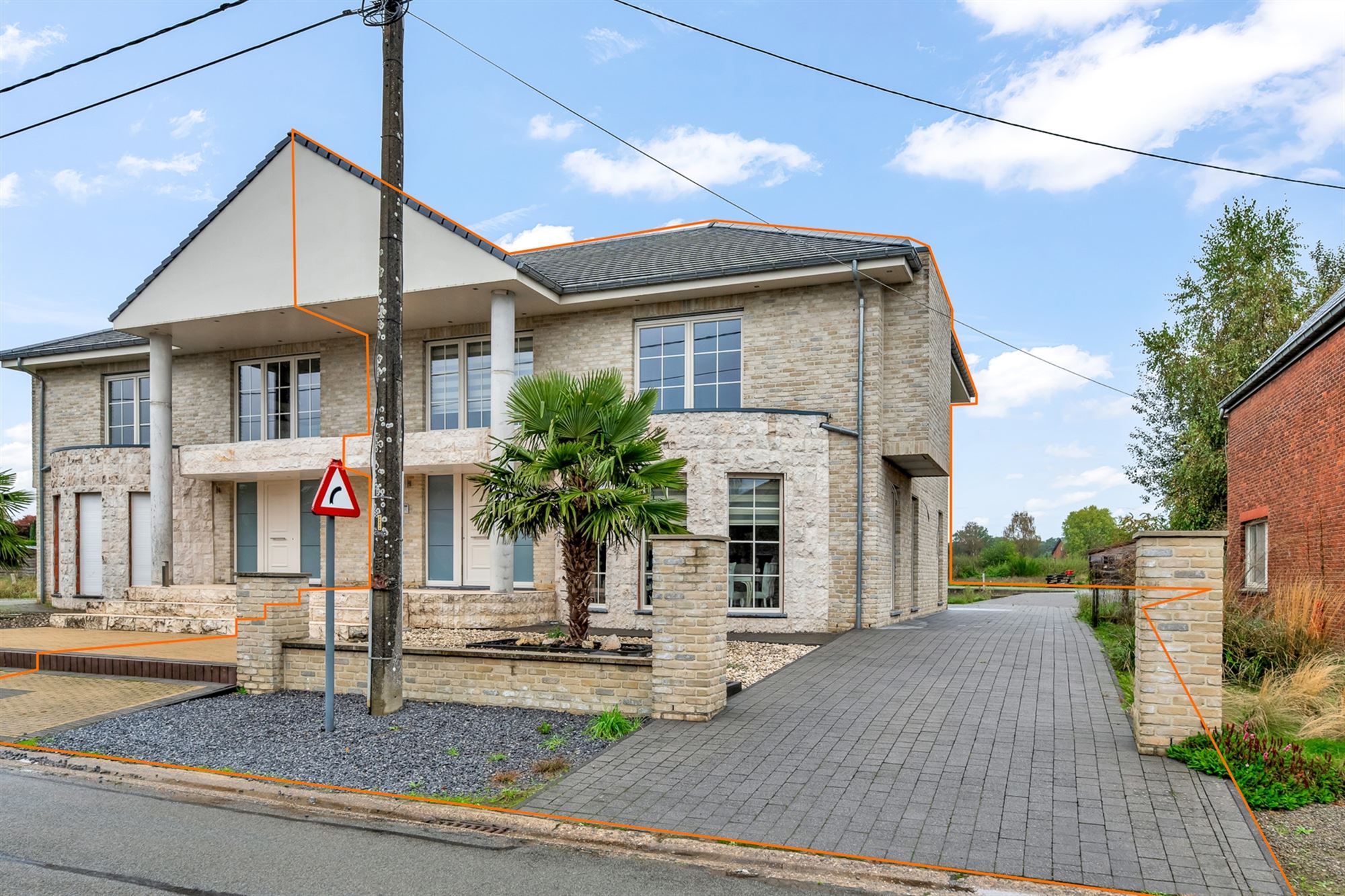 PERFECT ONDERHOUDEN EN ENERGIEZUINIGE WONING MET 4 SLAAPKAMERS UITERST RUSTIG GELEGEN TE BEVERLO foto {{pictureIndex}}