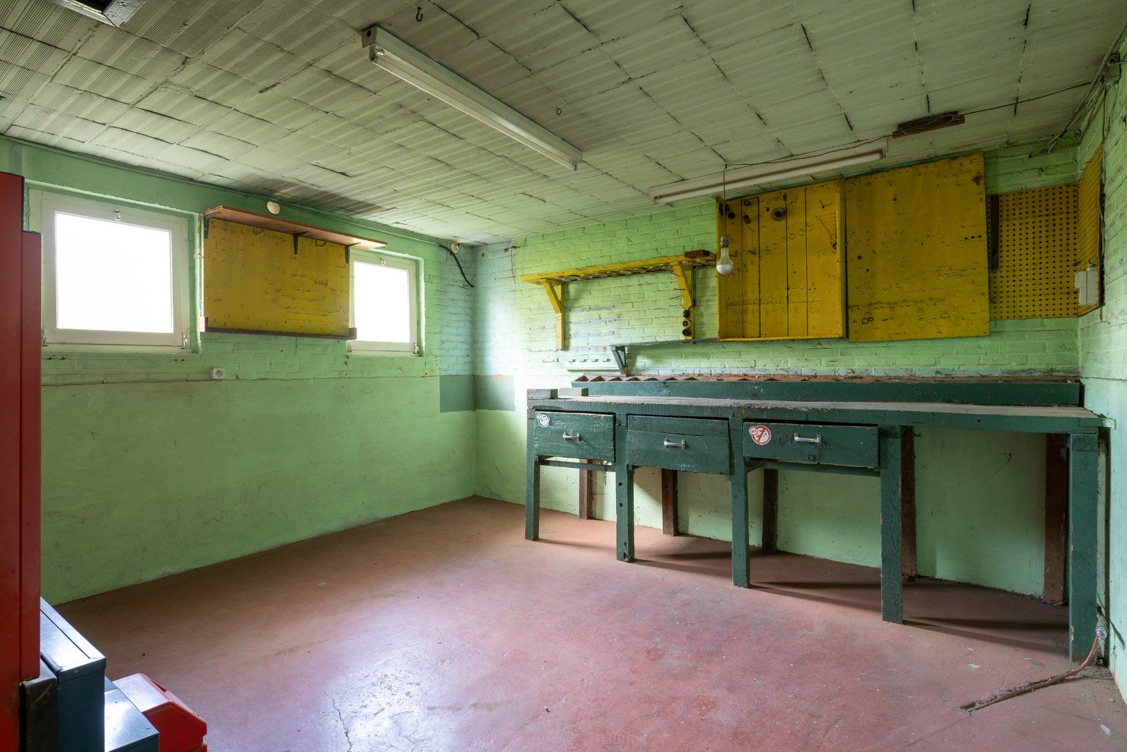 Deze ruime, te renoveren woning wordt verkocht. foto 18