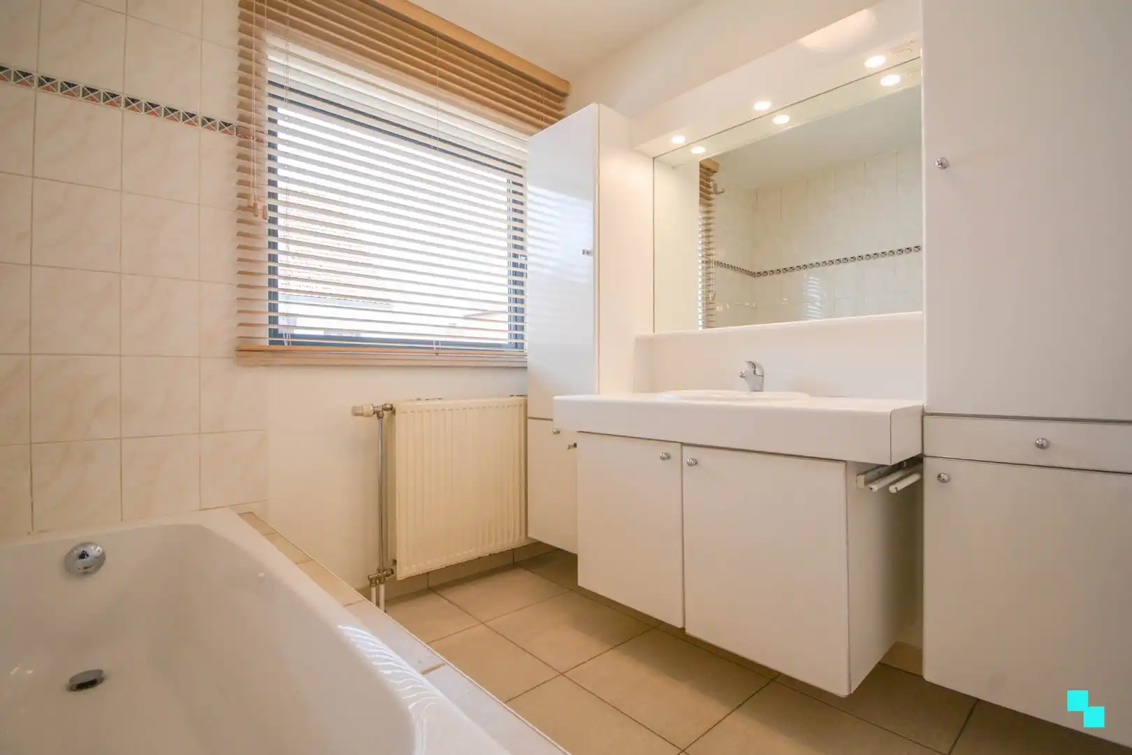 Instapklaar duplexappartement met garage te Hooglede foto 14