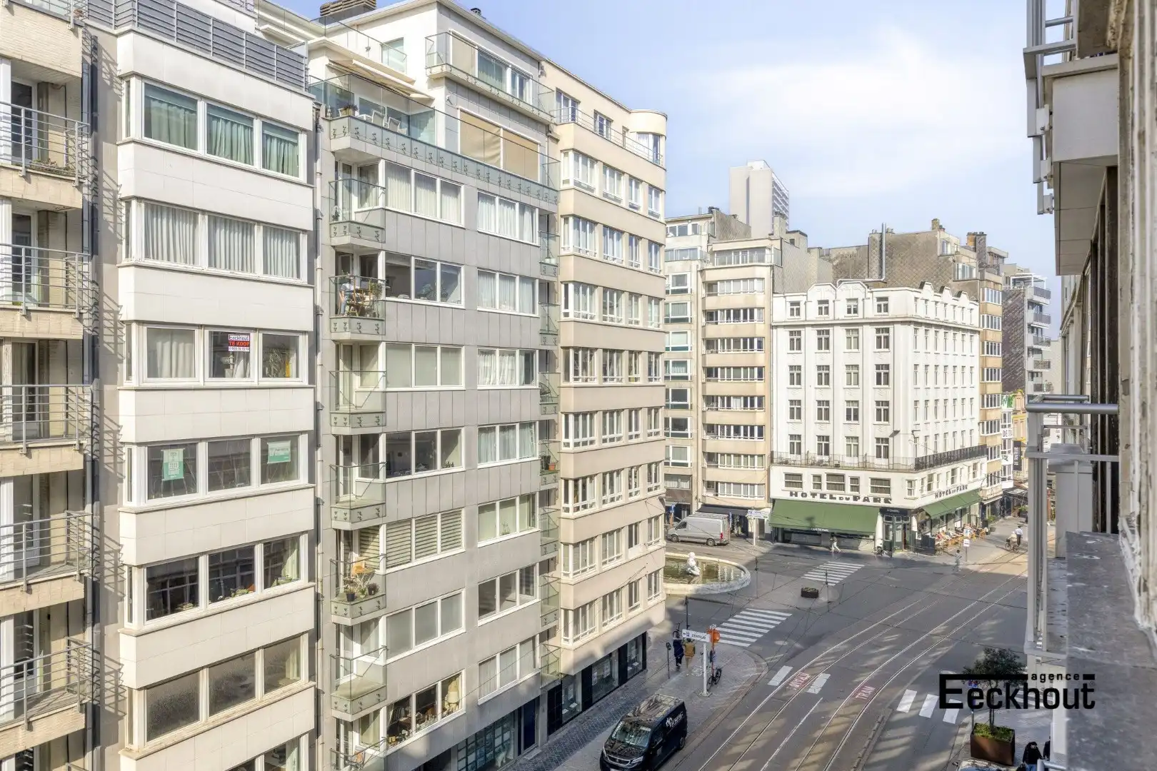 Op te frissen 2 slaapkamer appartement in hartje Oostende! foto 19