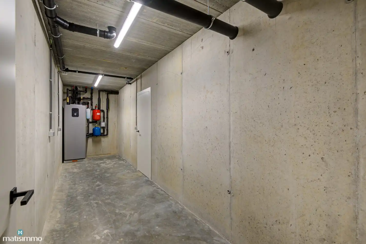 VOLLEDIG AFGEWERKTE EN GESCHILDERDE NIEUWBOUWWONING (EPB E10) MET 3 SLAAPKAMERS, OVERDEKT TERRAS, 2 GARAGES, KELDER EN AANGELEGDE TUIN IN WERM foto 28