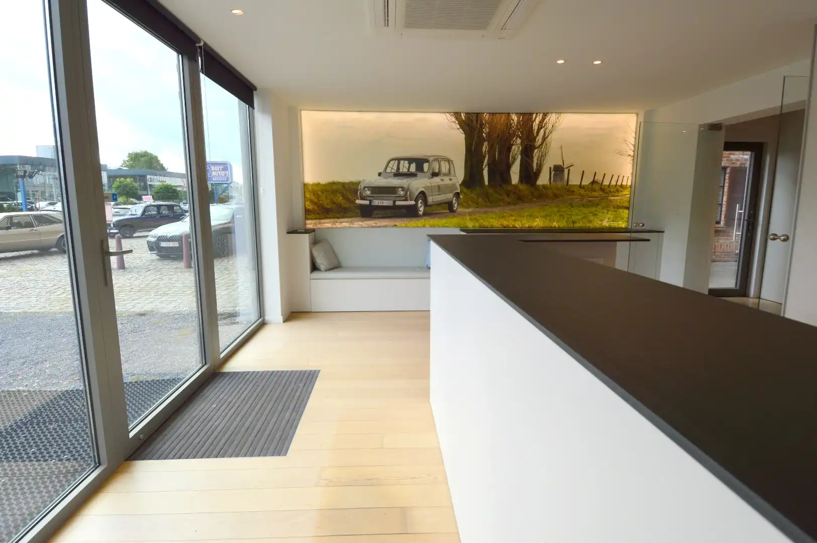 Magazijn met bureaus te huur in Wevelgem foto 3