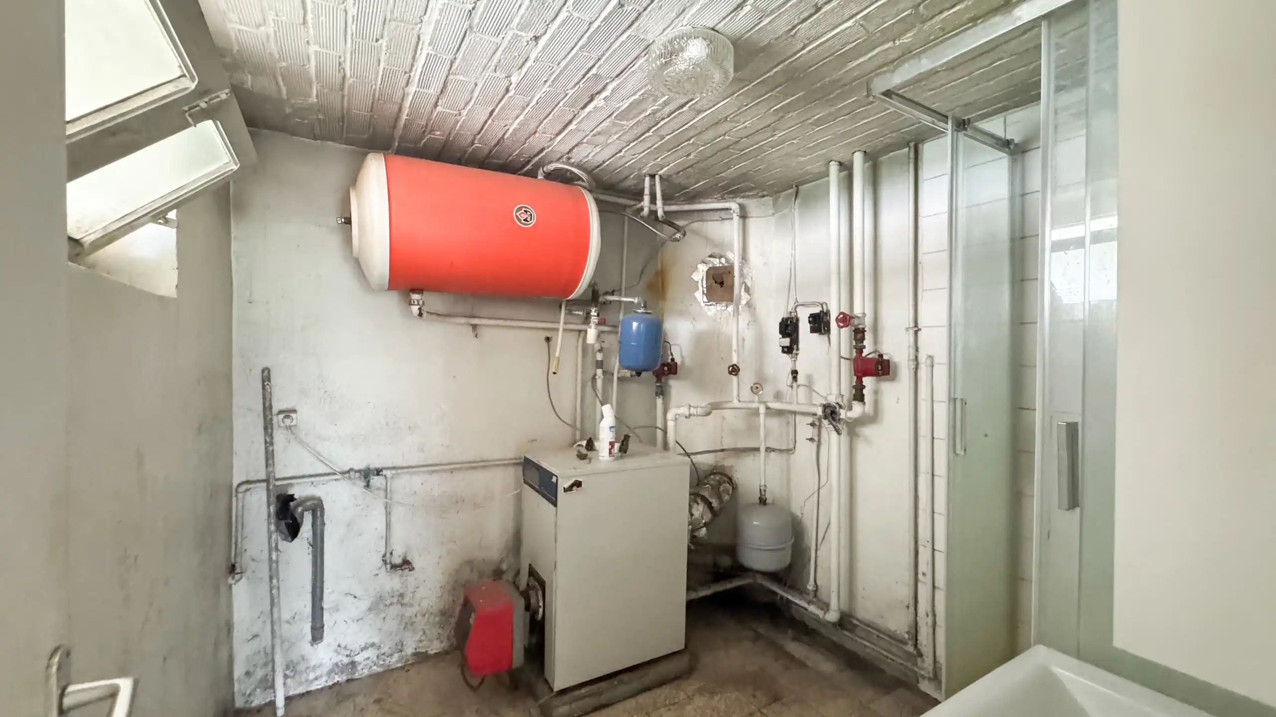 Te renoveren woning op groot perceel te Heusden-Zolder! foto 18