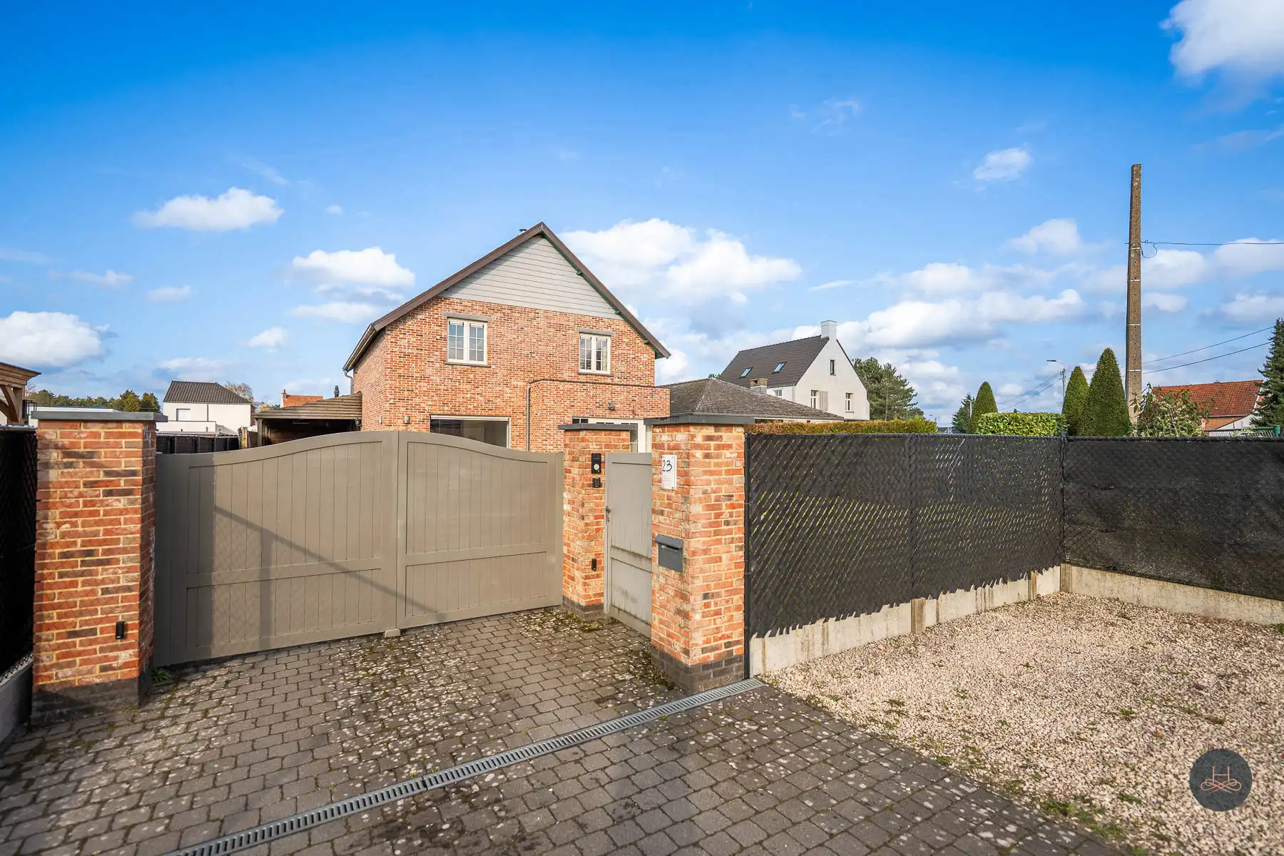 Moderne, energiezuinige en instapklare woning op 648m²  foto {{pictureIndex}}