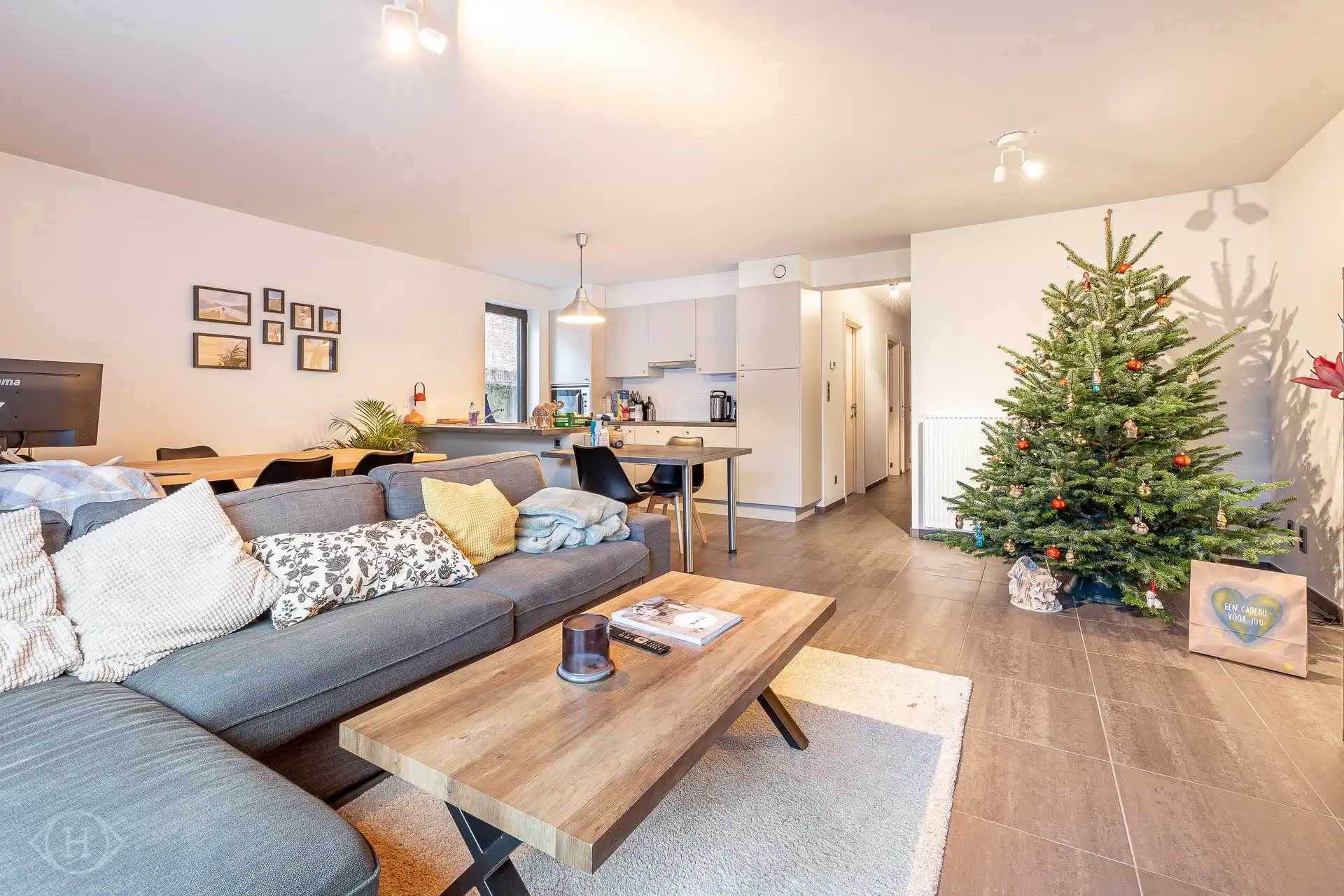 Ruim gelijkvloersappartement met terras foto 3