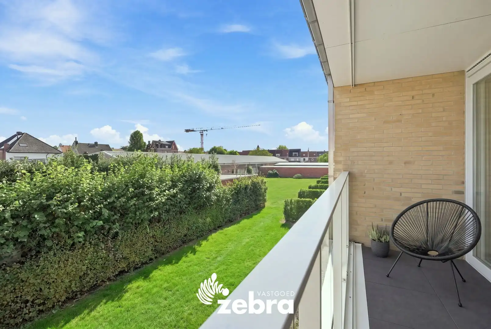 Lichtrijke bel-etage met terras en ruime garage in Assebroek! foto 18