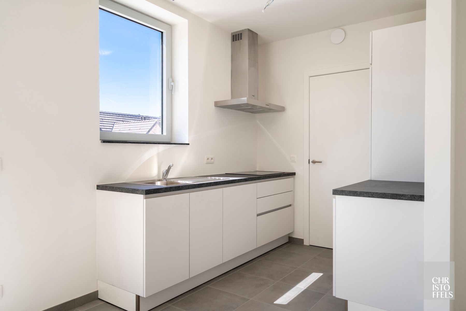 TE HUUR - Nieuwbouw 2-slaapkamerappartement in hartje Lanaken! foto 7