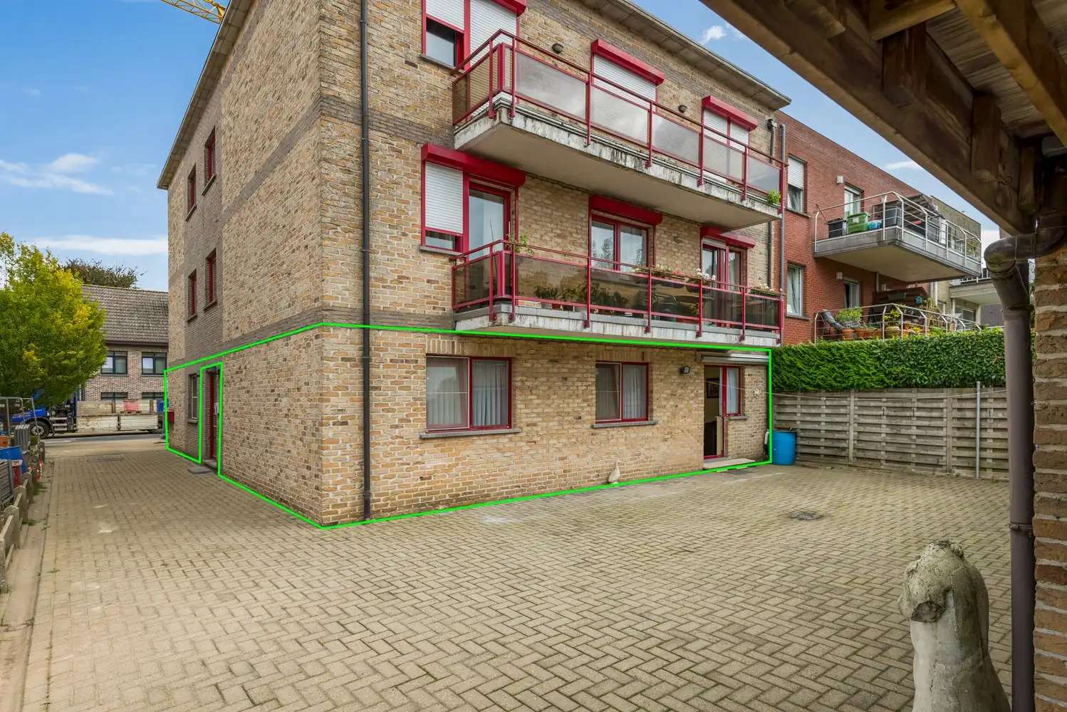 Ruim gelijkvloers appartement met 3 slaapkamers en 2 garageboxen in het centrum van Ranst! foto 17