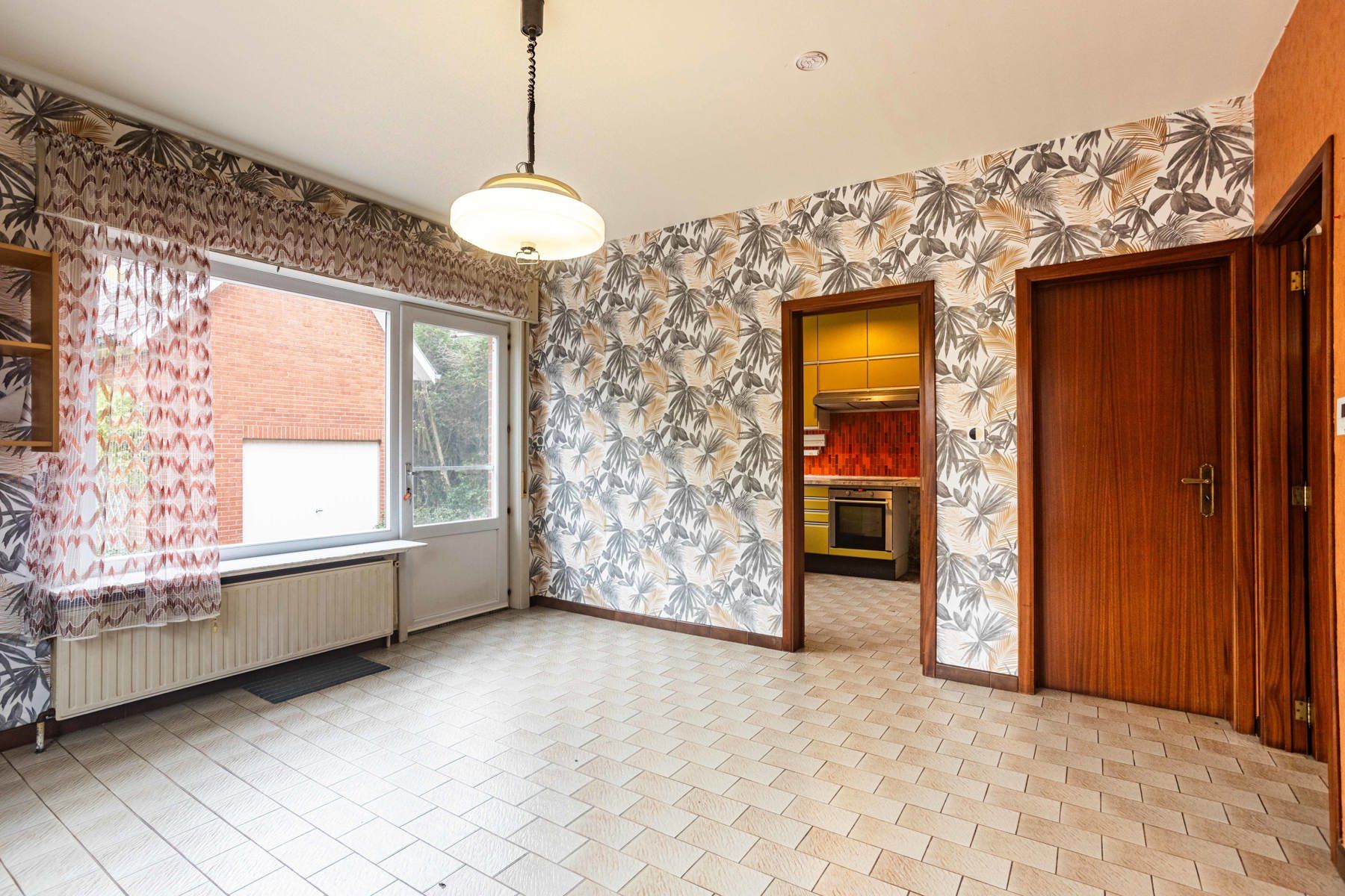 Ruime gezinswoning met 5 SLPK en bureau foto 12