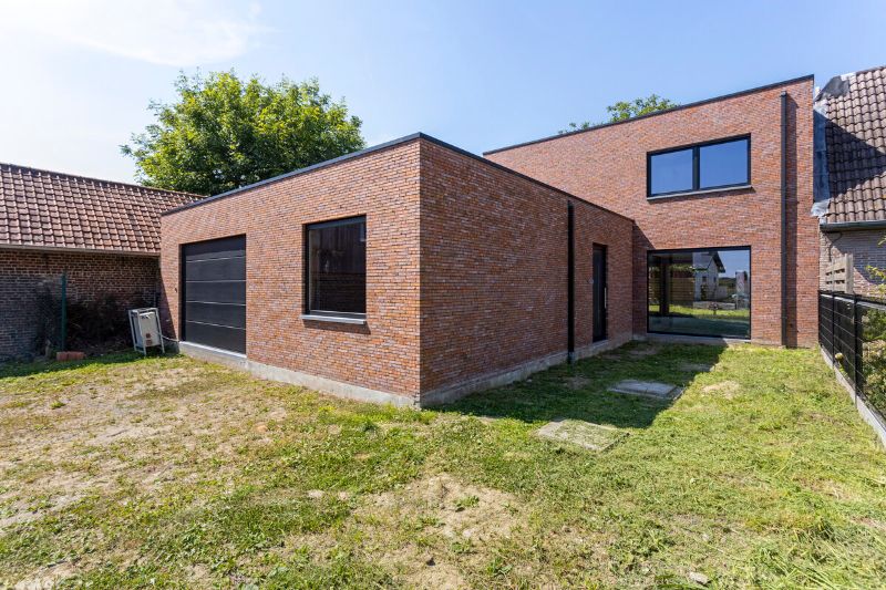 Ruime nieuwbouwwoning, 265 m2, ideaal voor zelfstandige praktijk! foto 3