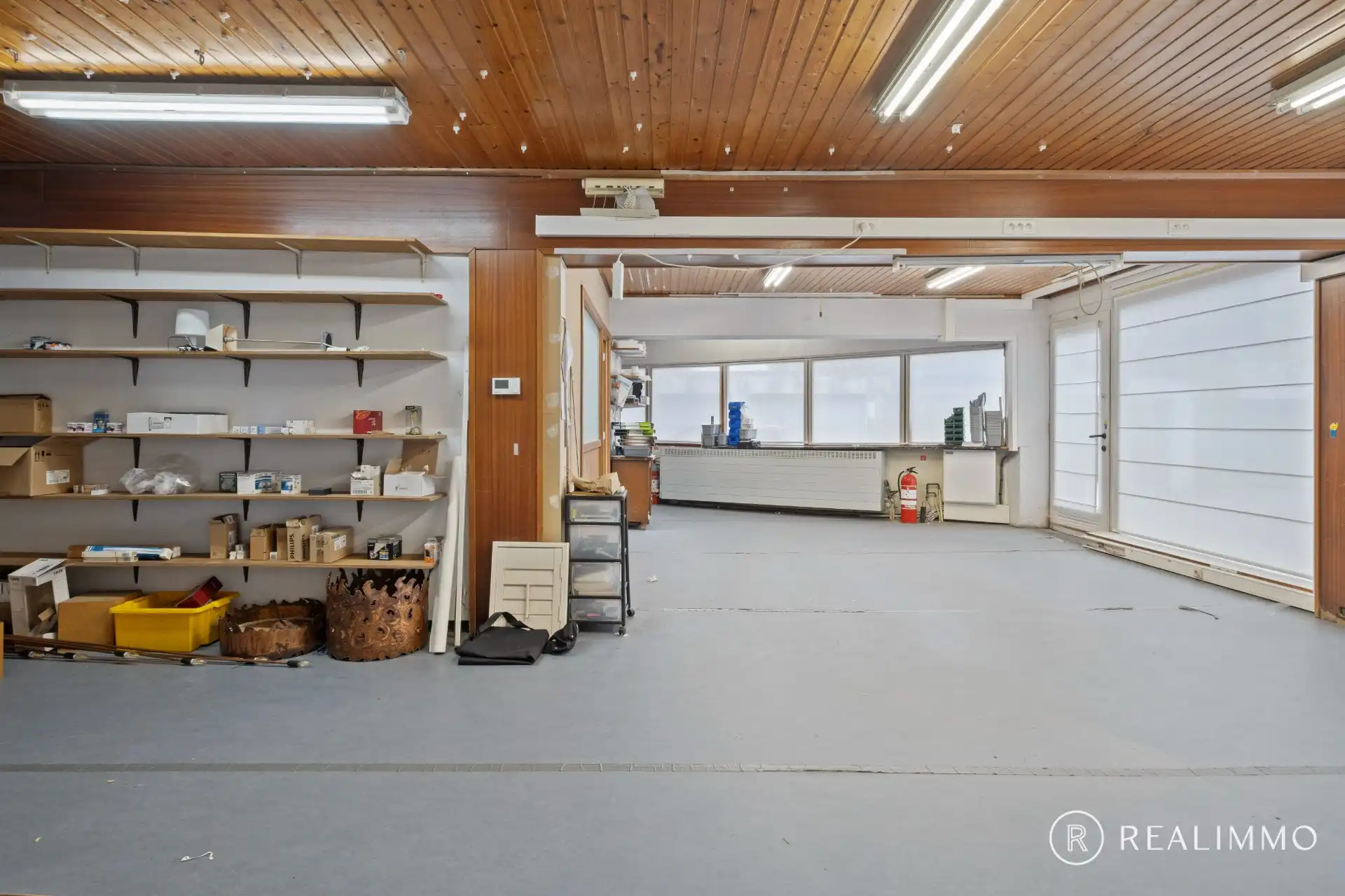 Verrassend ruim handelspand in hartje Kuurne foto 6