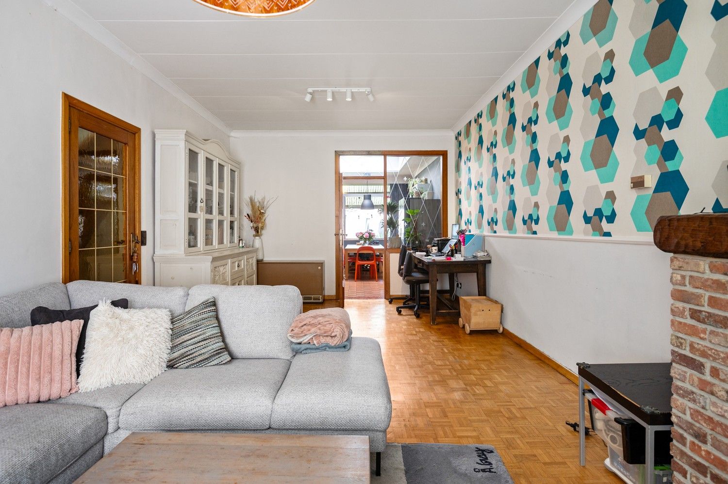 Hoofdfoto van de publicatie: Verrassend ruime woning op toplocatie te koop te Deurne Zuid