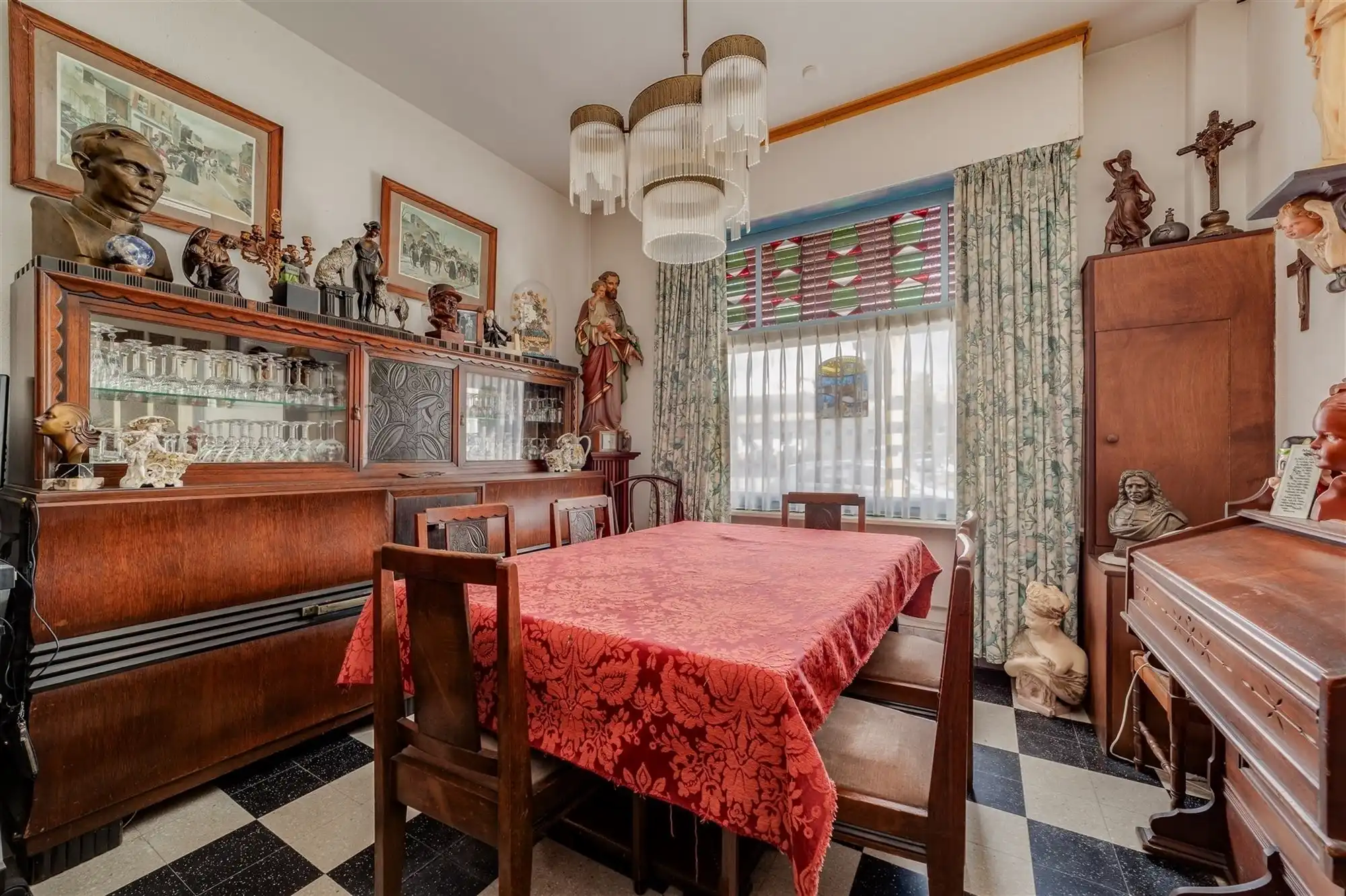 Te renoveren huis met drie slaapkamers en grote tuin foto 6