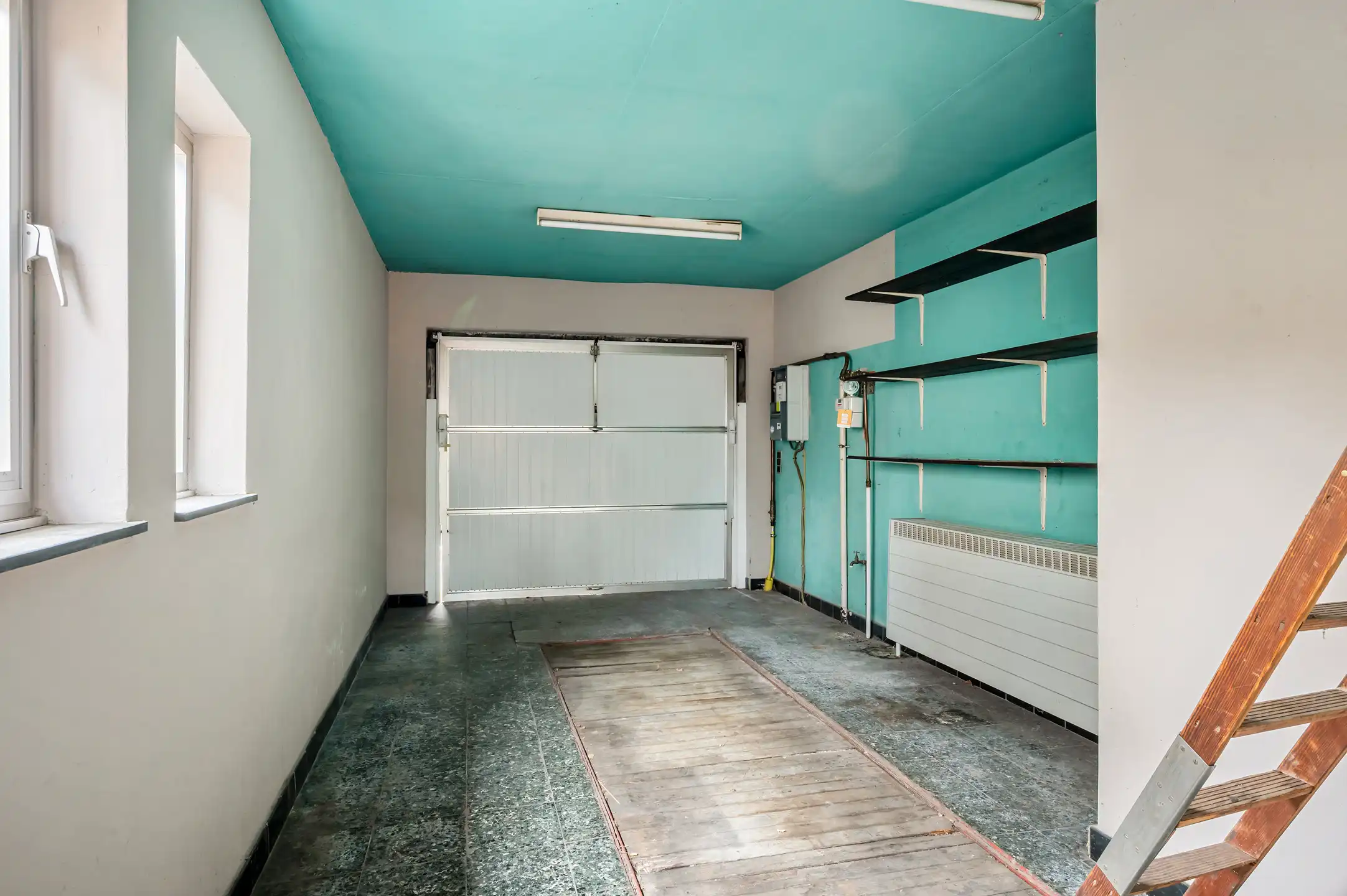 Vrijstaande renovatiewoning met 3 slaapkamers, garage en diepe tuin foto 9