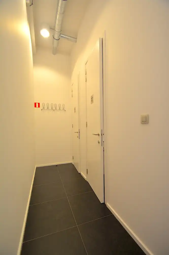 Instapklare KANTOORRUIMTE (217m²) voorzien van alle comfort (databekabeling, airco,...) en ruime parkeergelegenheid. Vlot bereikbaar via Expresweg van Brugge! foto 15