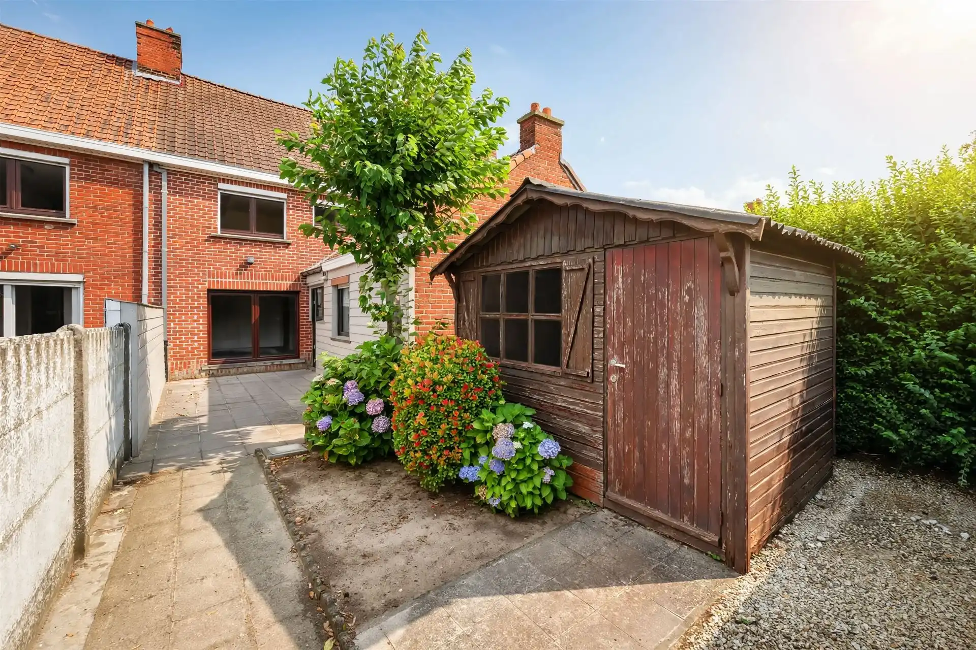 Woning met garage en uitweg in Oostrozebeke foto 4