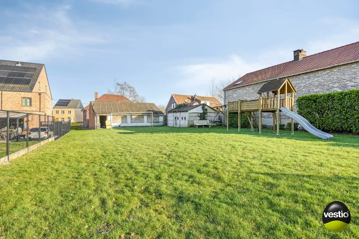 OP TE FRISSEN VRIJSTAANDE WONING OP 9A74CA TE EIGENBILZEN. foto 3