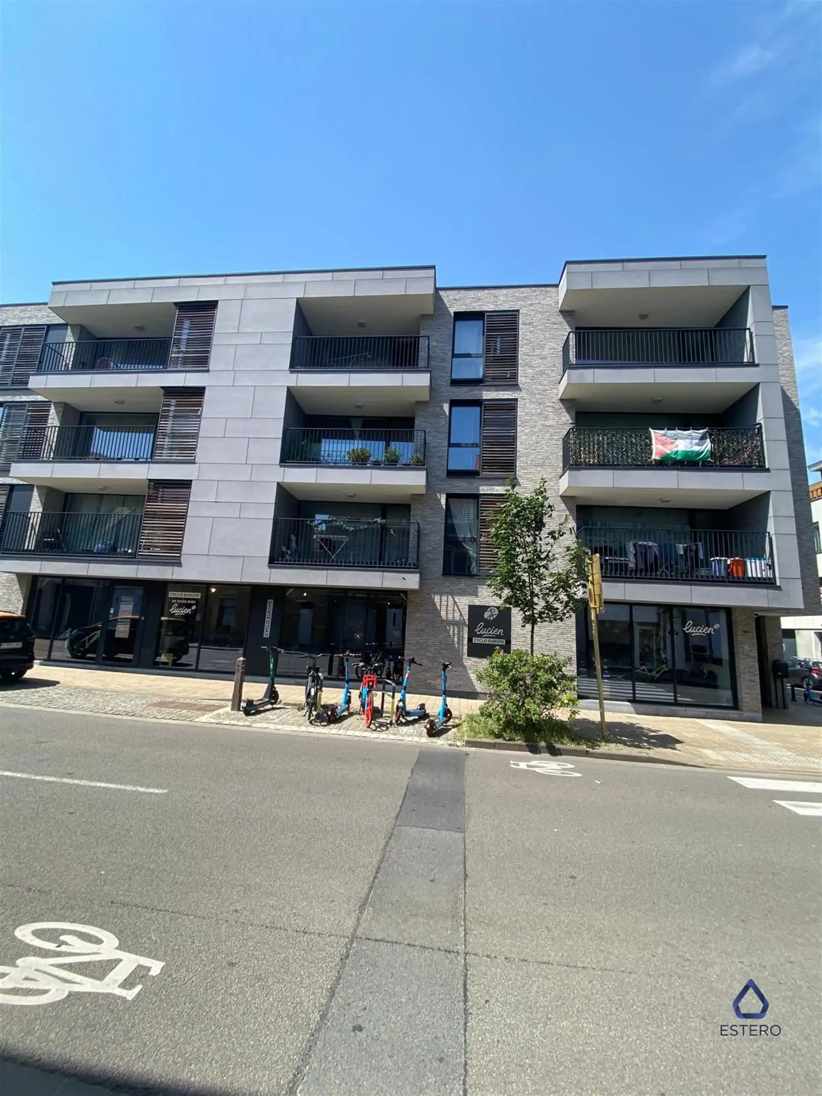 Hedendaags appartement met 2 slaapkamers te Evere foto {{pictureIndex}}