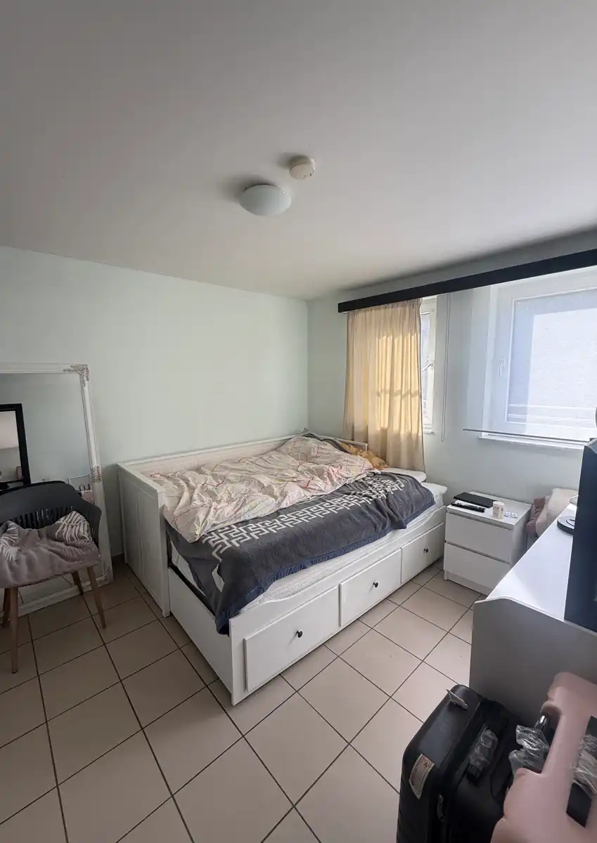 Instapklaar appartement met terras op wandelafstand van centrum Genk foto 4