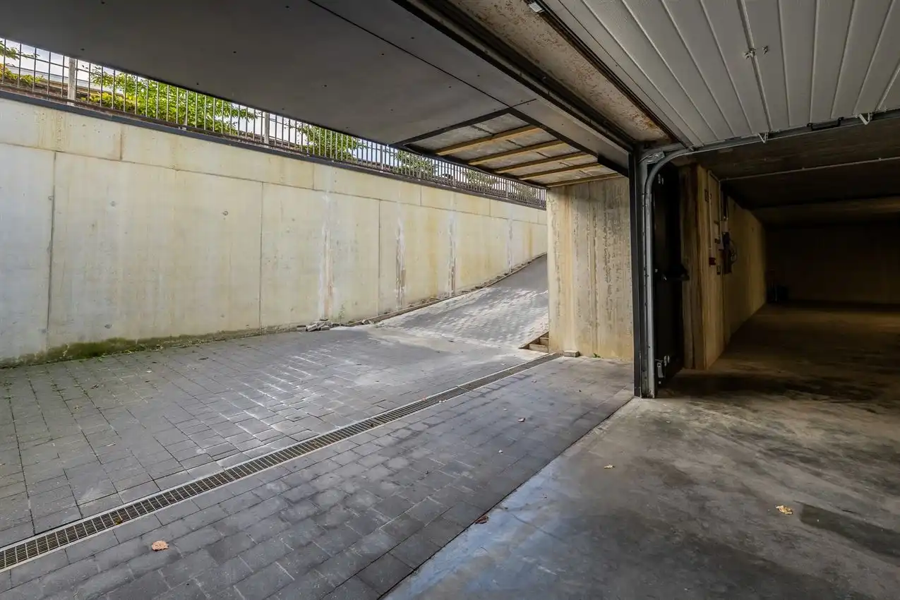 Gemeubelde penthouse met 2 slpk, ruim terras en autostaanplaats foto 31