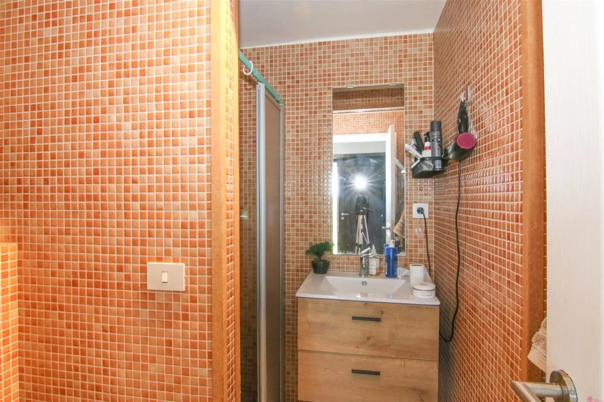 Halfopen woning met in groene wijk foto 7