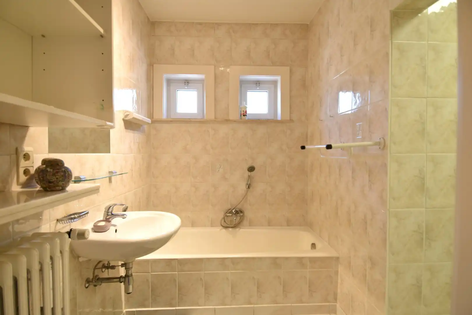 Alleenstaande woning met tuin en garage te koop op een bereikbare locatie te Harelbeke foto 11