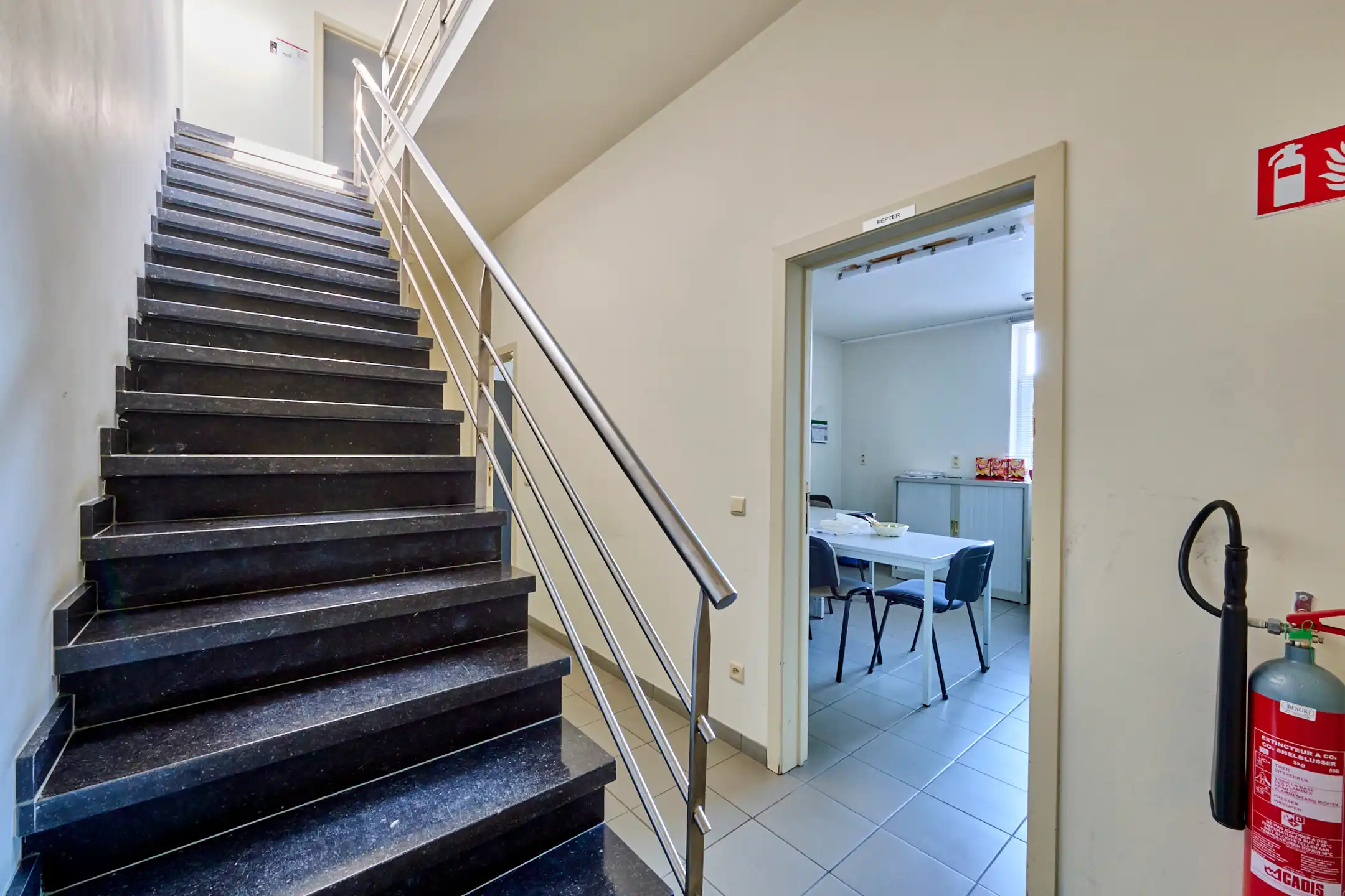 TE KOOP: BEDRIJFSGEBOUW OP PERCEEL VAN 8.000M² IN ZONHOVEN foto 7