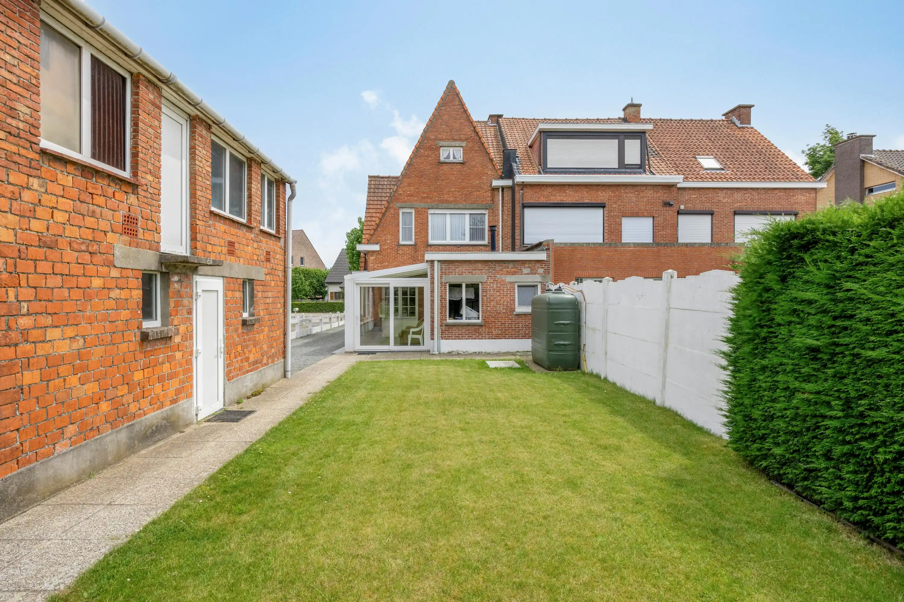 Te renoveren halfopen bebouwing met garage in Kruibeke  foto 18