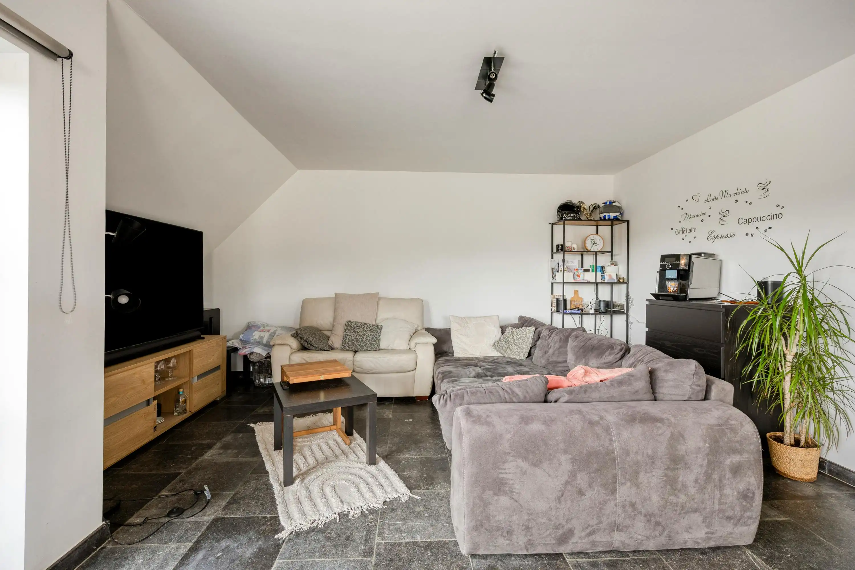 Duplexappartement met 2 slpks te koop in centrum van Essen! foto 9