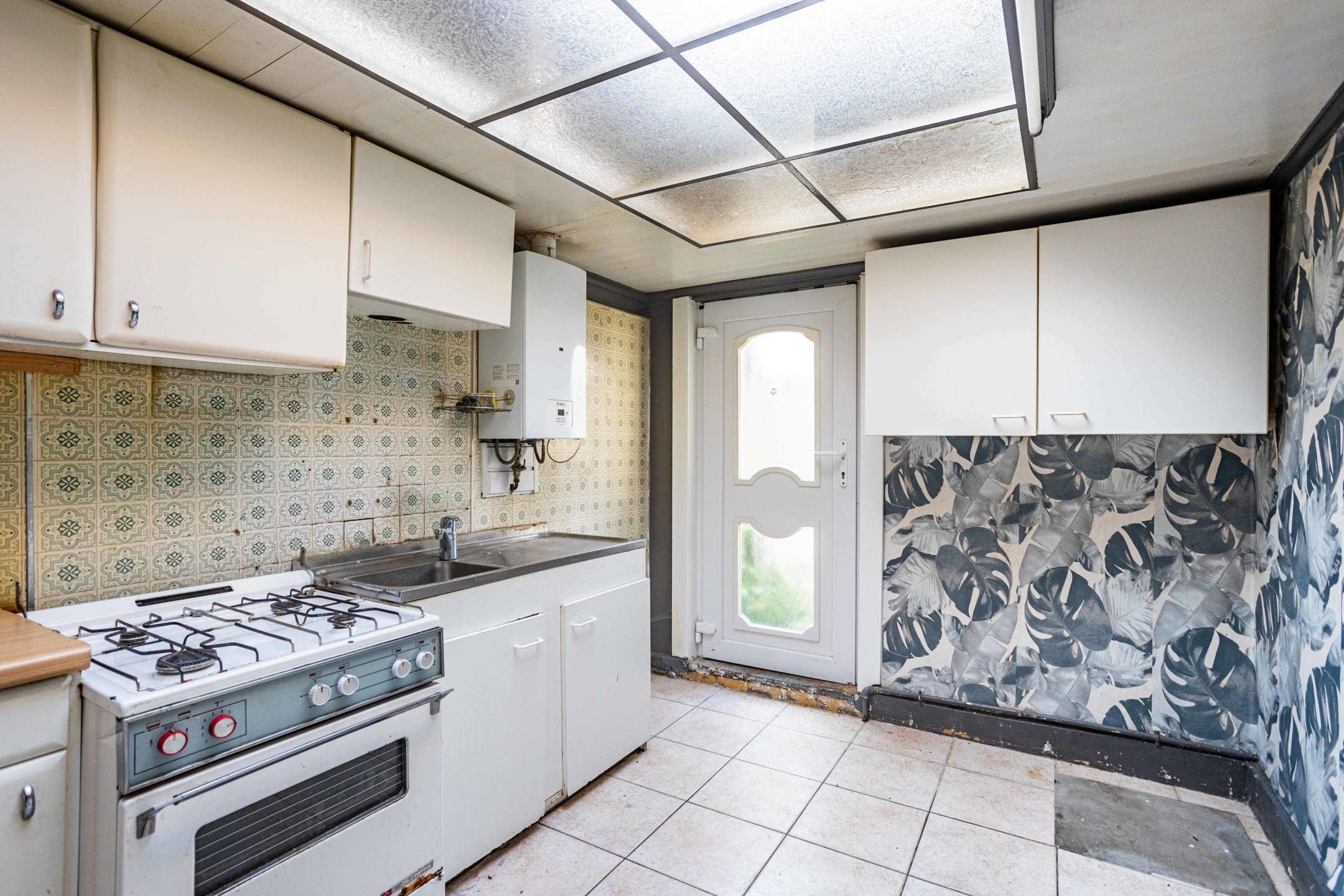 Te renoveren woning met terras op interessante locatie! foto 8