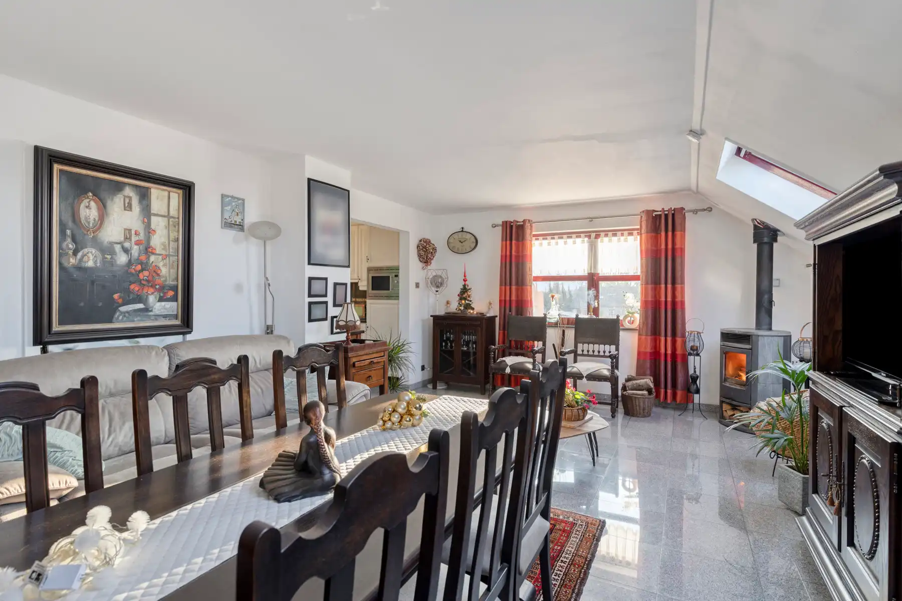 Prachtig alleenstaand 2-slaapkamer appartement met carport. foto 17