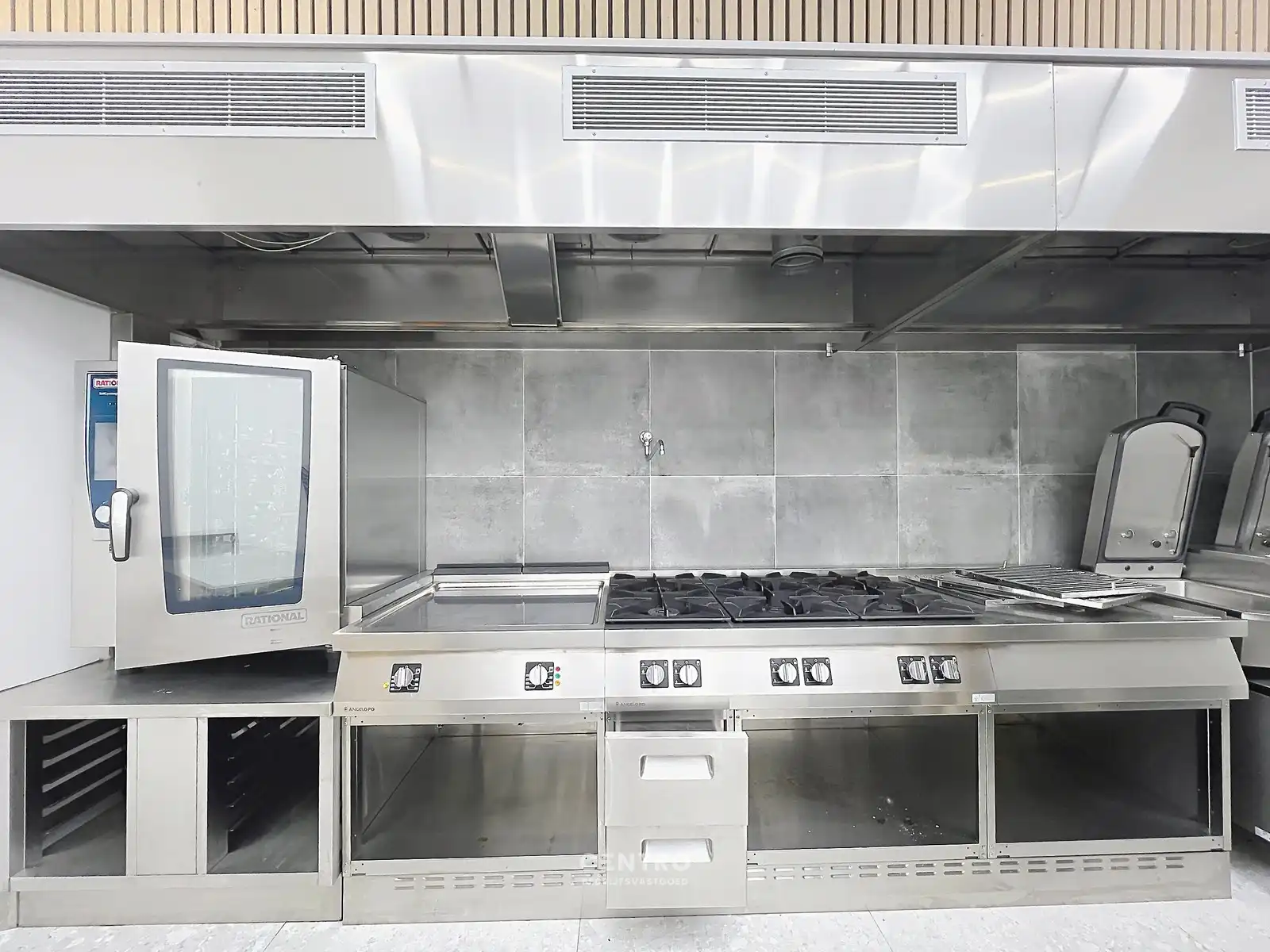 Instapklaar horecapand (± 300 m²) met hyper-geïnstalleerde keuken op commerciële toplocatie op 100m van het strand Oostduinkerke-Bad ! foto 12