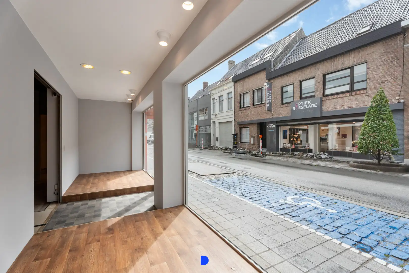 Centraal gelegen handelspand! foto {{pictureIndex}}