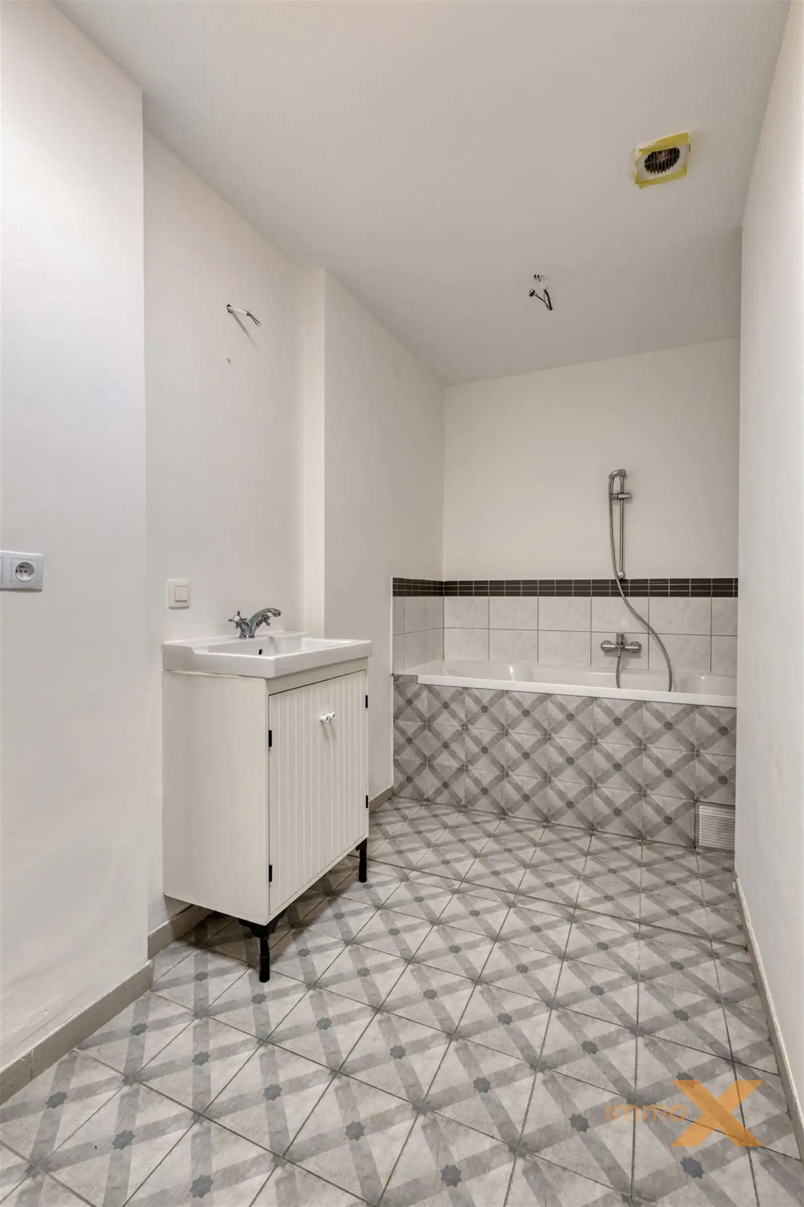 LICHTRIJKE WONING MET OPRIT EN RUIME TUIN foto 11