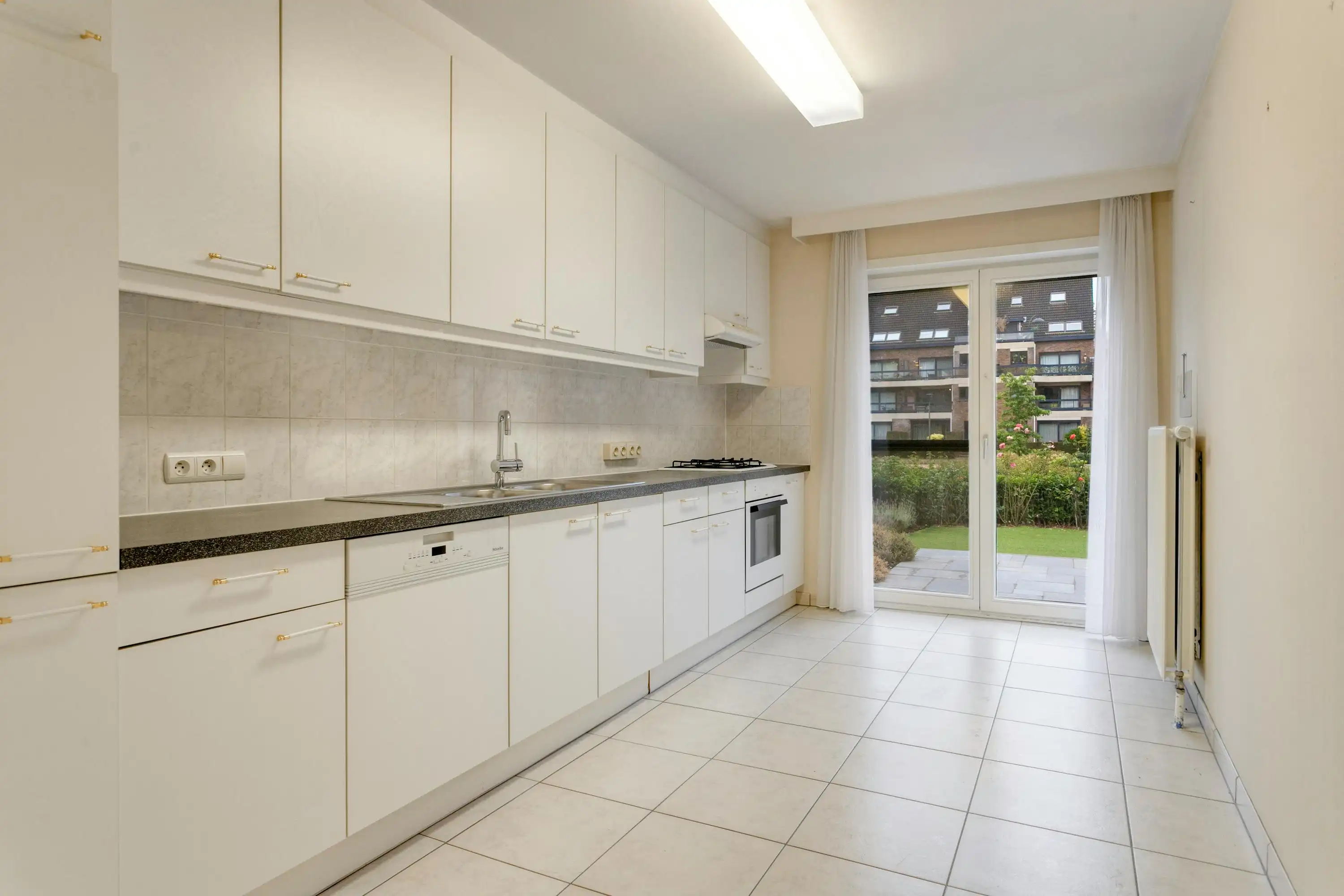 Ruim appartement (103m2) met 2 slaapkamers, terrassen te Sint-Kruis foto 6