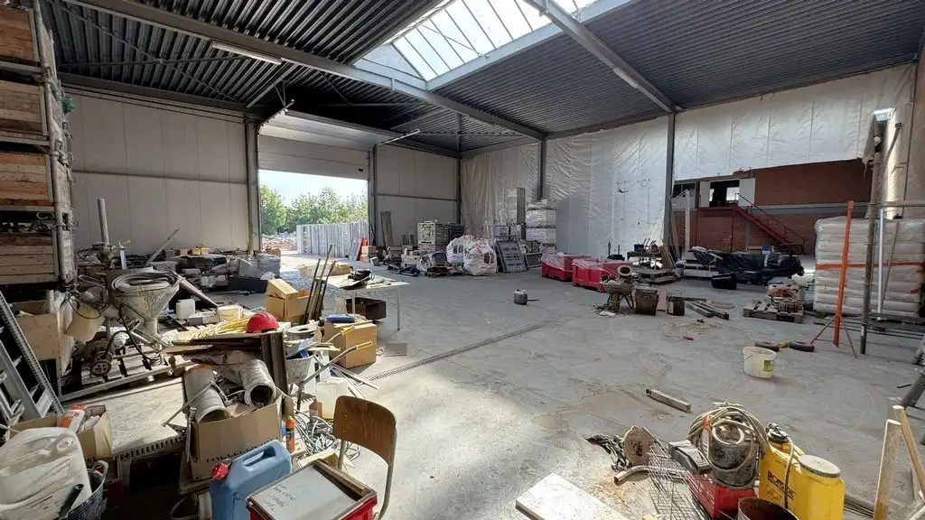 Magazijn met kantoren te huur vlakbij A12 in Wilrijk foto 7