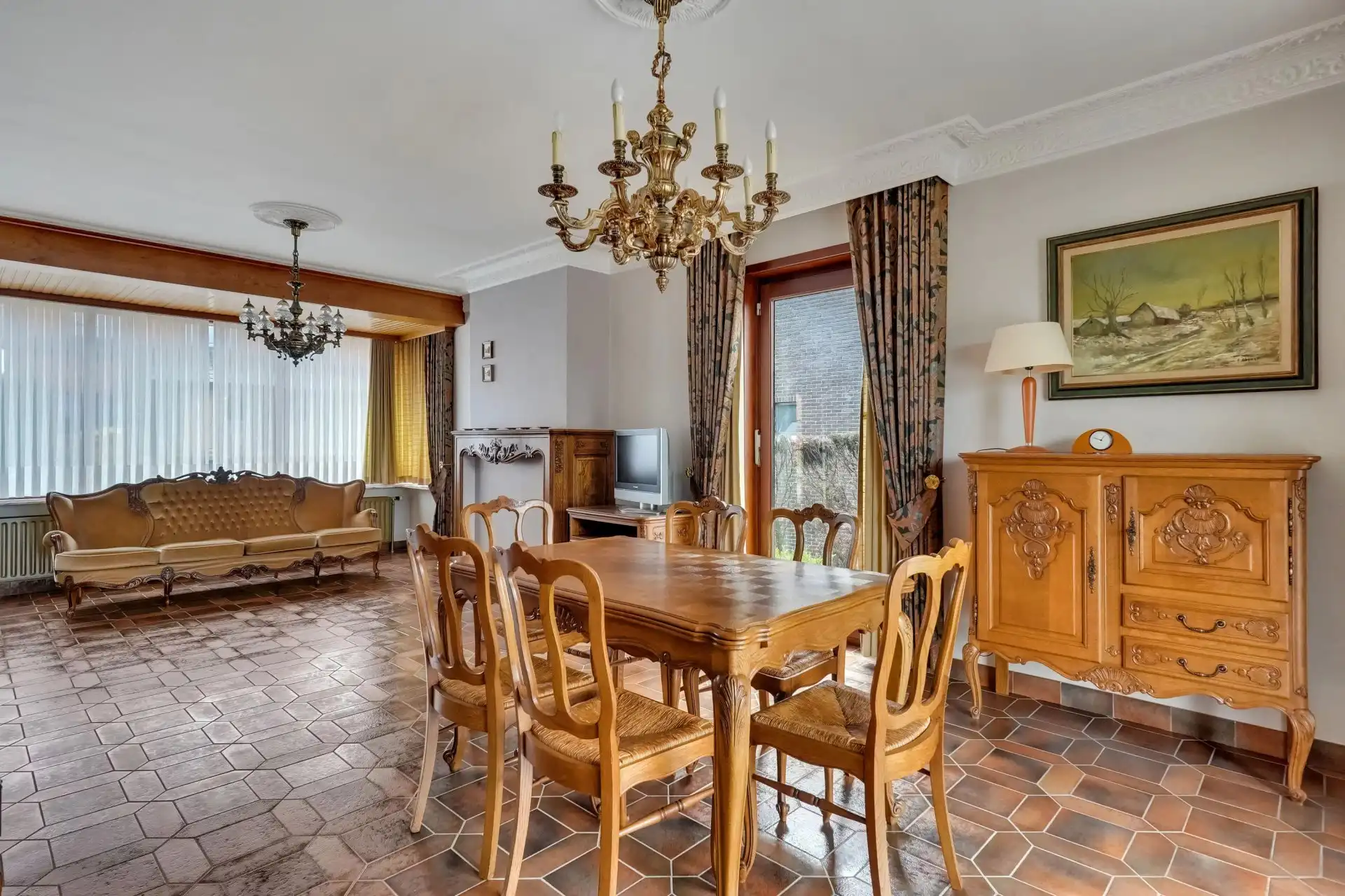 Vrijstaande woning met 4 slaapkamers en magazijn foto 6