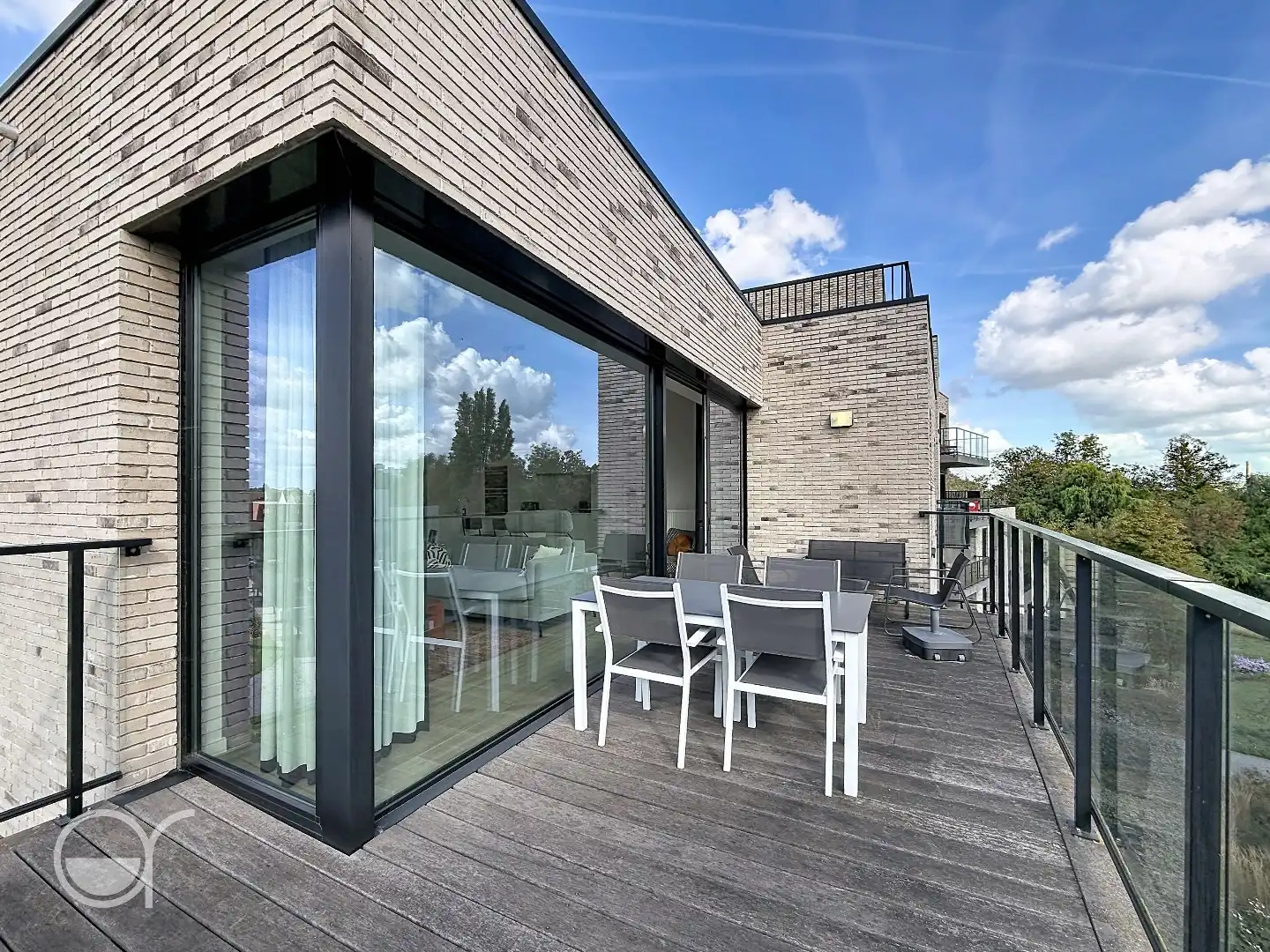 Ruim en lichtrijk tweeslaapkamerappartement met autostaanplaats te huur foto 10