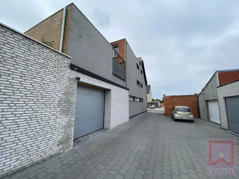 Ruime woning met grote garage (+-93m²) EN magazijn (+-170m²), centrum Geel, ideaal voor zelfstandige of vrij beroeper foto 3