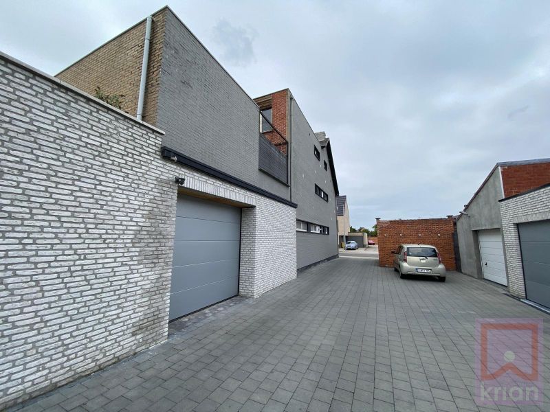 Ruime woning met grote garage (+-93m²) EN magazijn (+-170m²), centrum Geel, ideaal voor zelfstandige of vrij beroeper foto 3