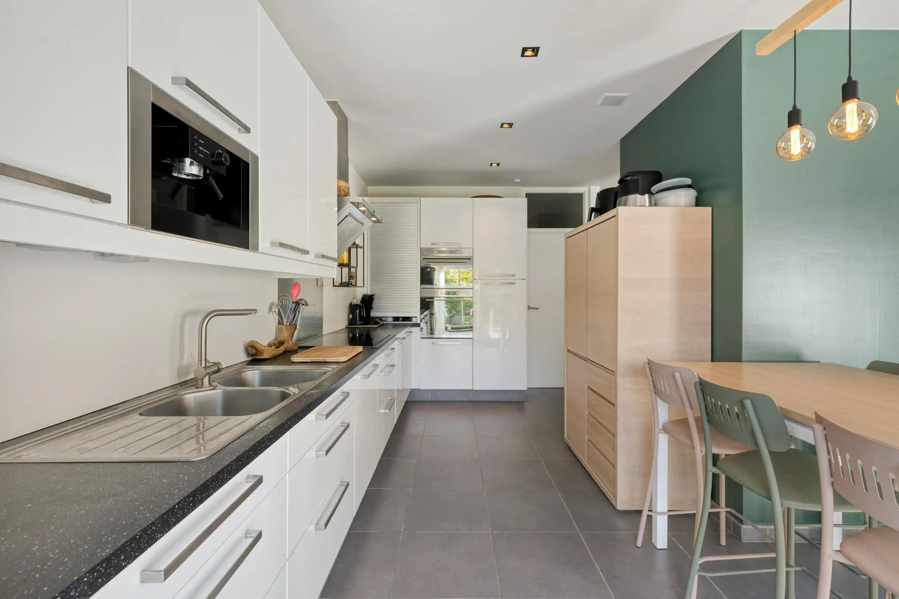 Gelijkvloerse woning met 5 slaapkamers te Lendelde foto 4