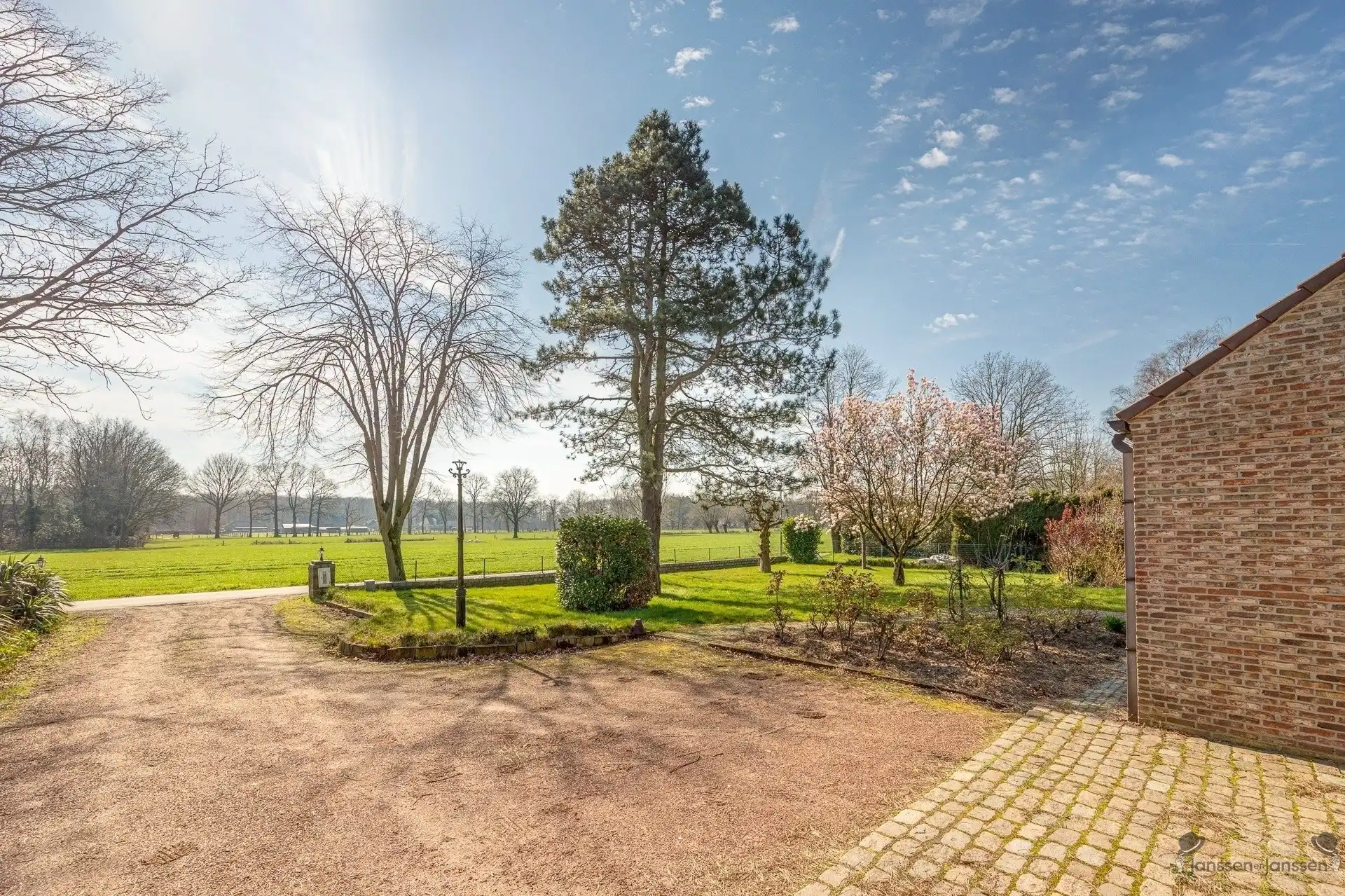 Charmant landhuis op perceel van 2230m² met prachtige vergezichten foto 2