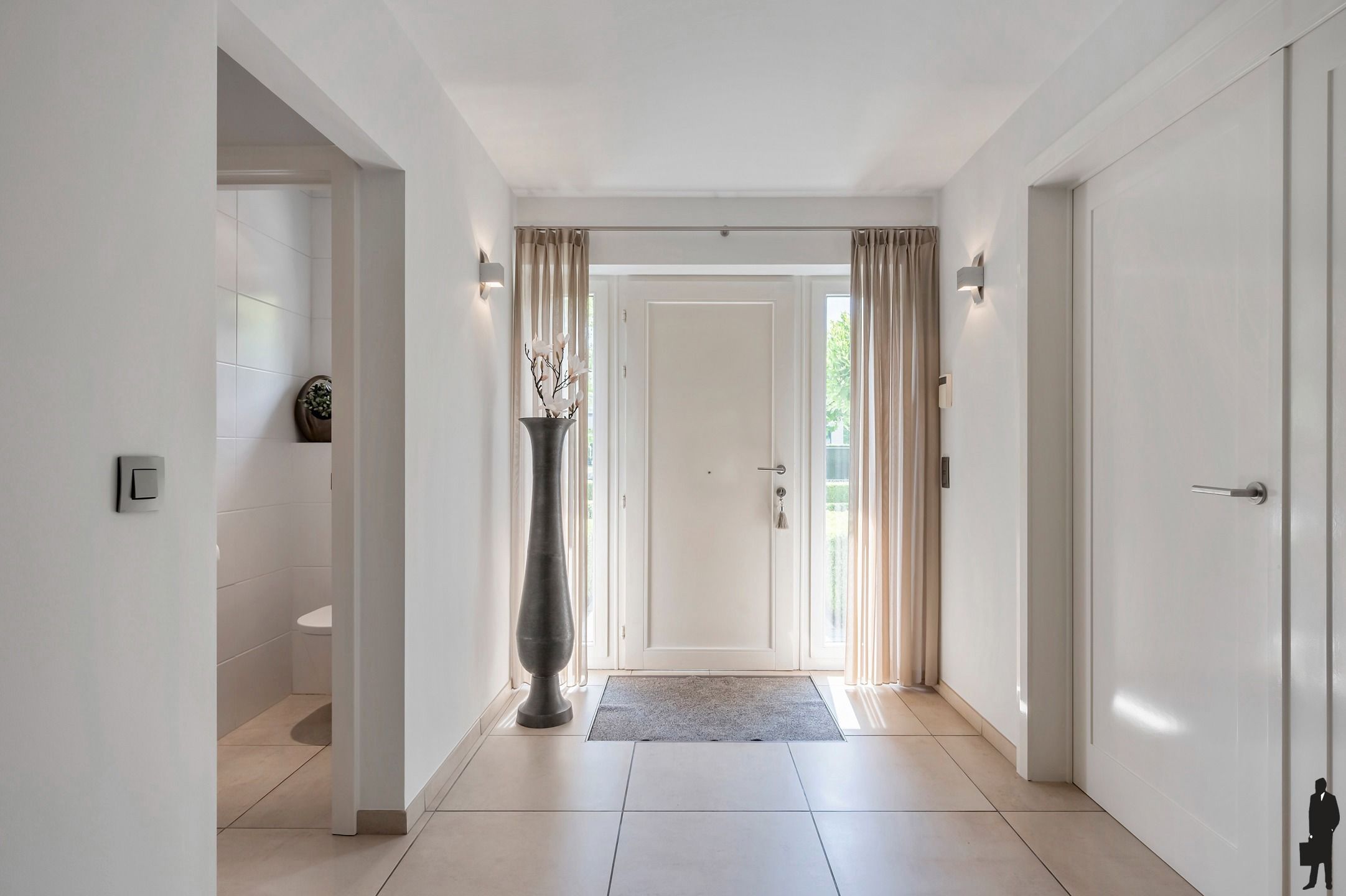 Tijdloze villa op perceel van ca. 1287 m².  foto 3