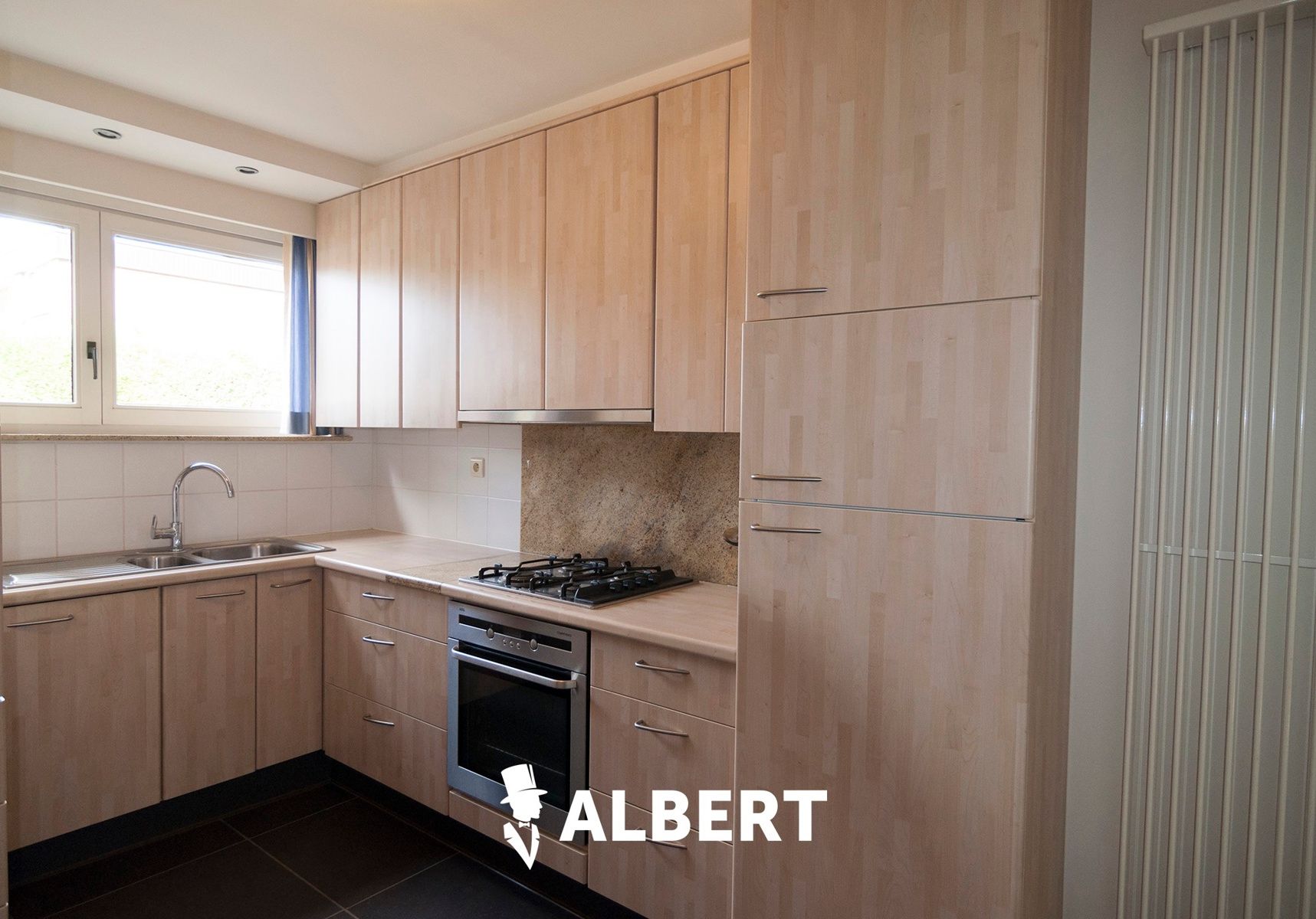 Leuke woning op toplocatie met mooie tuin en 4 slaapkamers! foto 8