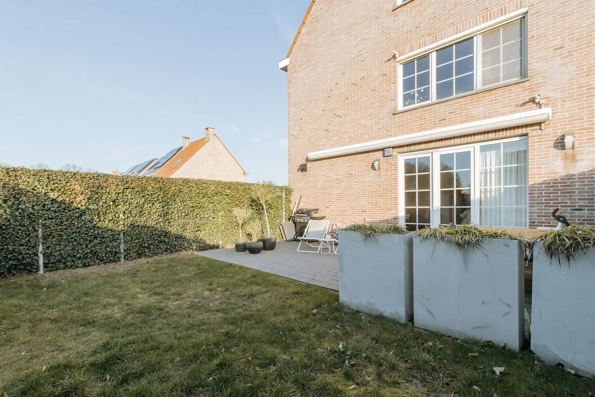 Instapklaar gelijkvloersappartement met tuin en garagebox foto 27