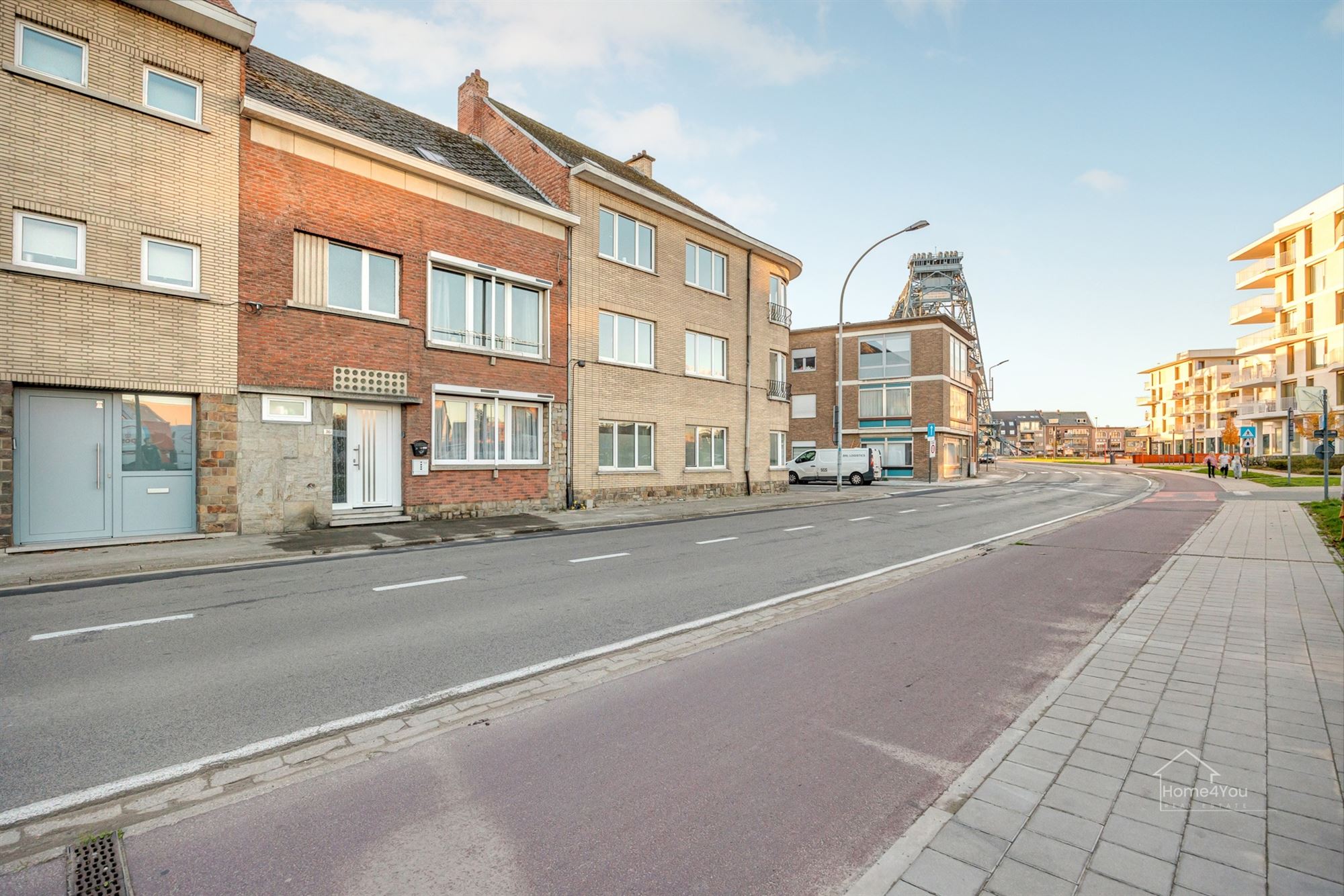 Op te frissen woning met zéér ruime extra zolder foto 22
