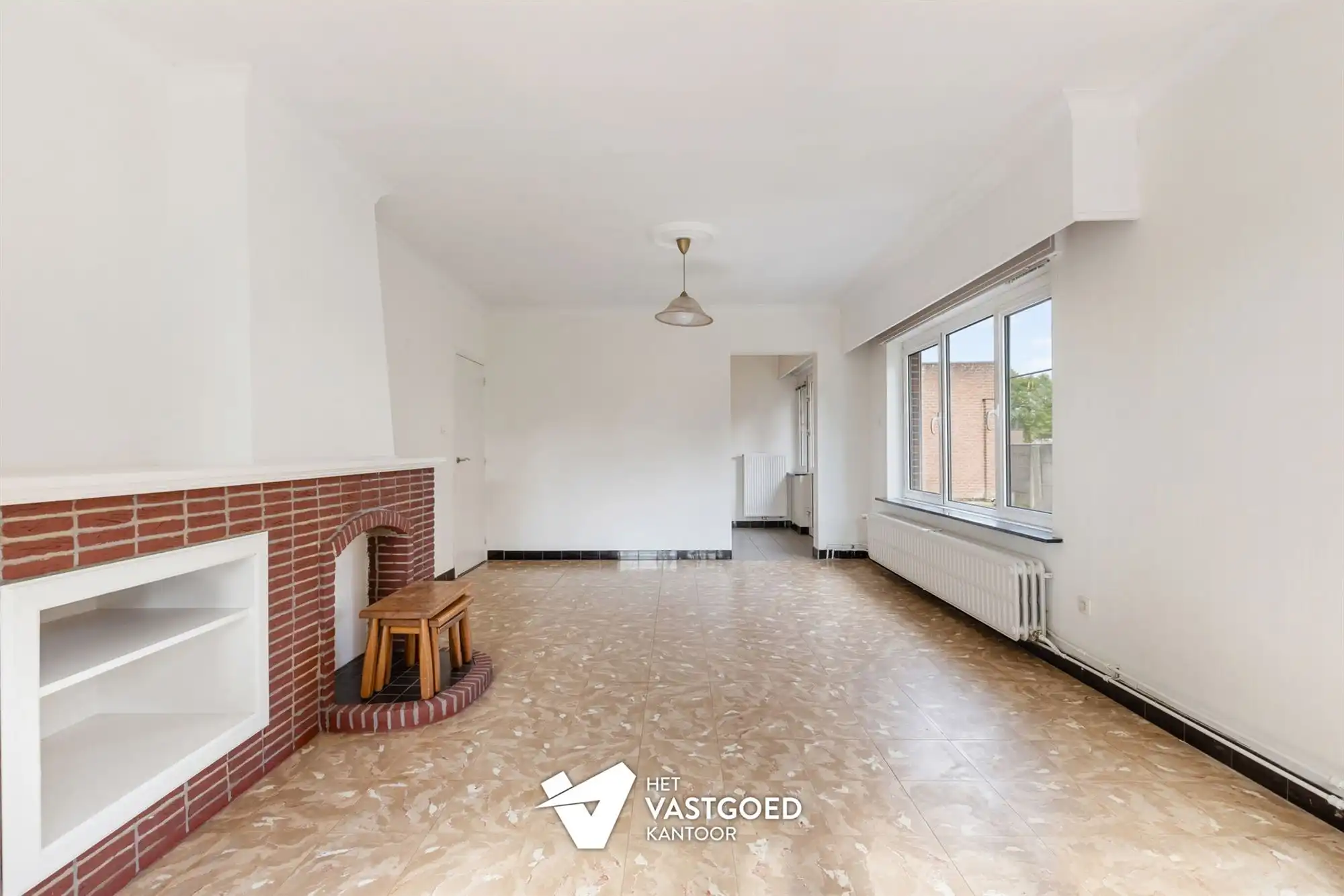 OP TE FRISSEN OPBRENGSTEIGENDOM MET 2 VERSCHILLEDE HUISNUMMERS EN RUIME BIJHORENDE VERGUNDE GARAGE TE HECHTEL foto 2